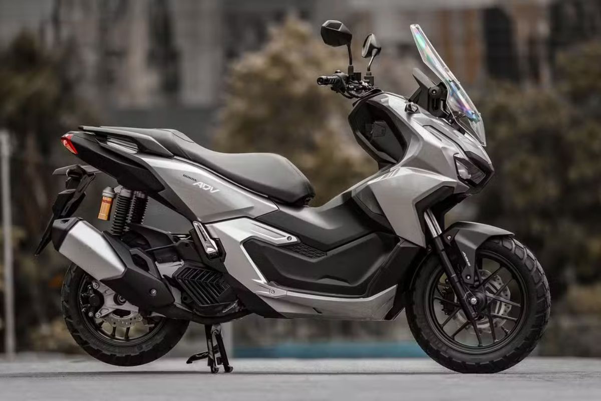 Scooter Honda ADV 160 2025 desafia rivais: consumo de 40 km/l, tanque de 8,1 litros e preço sugerido de R$ 24.534 em São Paulo