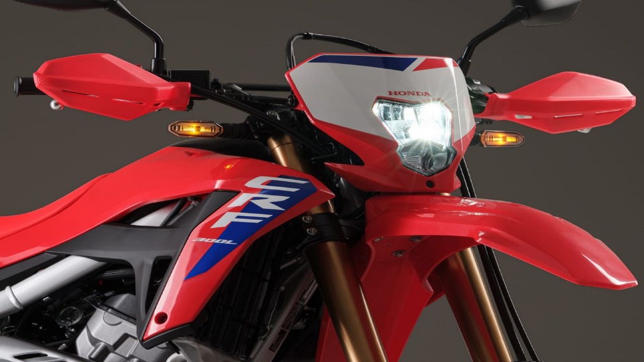 Nova Honda CRF 250L 2026 chega ao mercado fazendo até 47 km/L com motor monocilíndrico DOHC de 249 cc, com refrigeração líquida e painel LCD moderno 