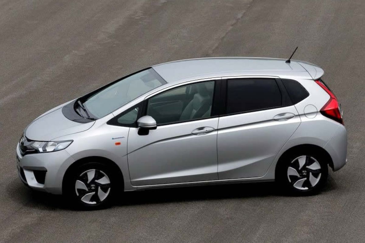 Honda Fit EXL 2014 usado traz motor 1.5 de 116 cv e câmbio CVT com simulação de 7 marchas por preço de compacto básico