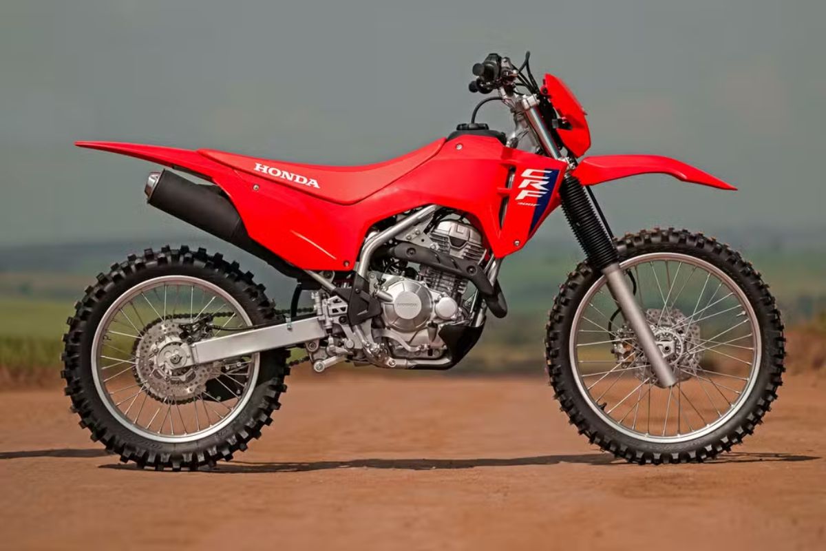 Honda lança moto de trilha com novo motor e preço de R$ 24 mil, ampliando competitividade frente a rivais off-road.