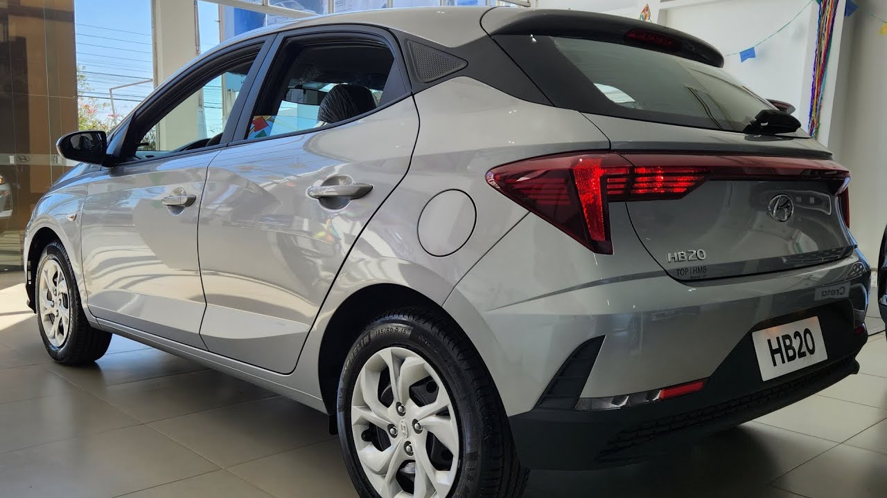 Compacto nacional com motor 1.0 flex de 75 cv, câmbio manual de cinco marchas e consumo de até 14,6 km/l recebe multimídia atualizada, mas ainda perde em espaço interno para o Chevrolet Onix