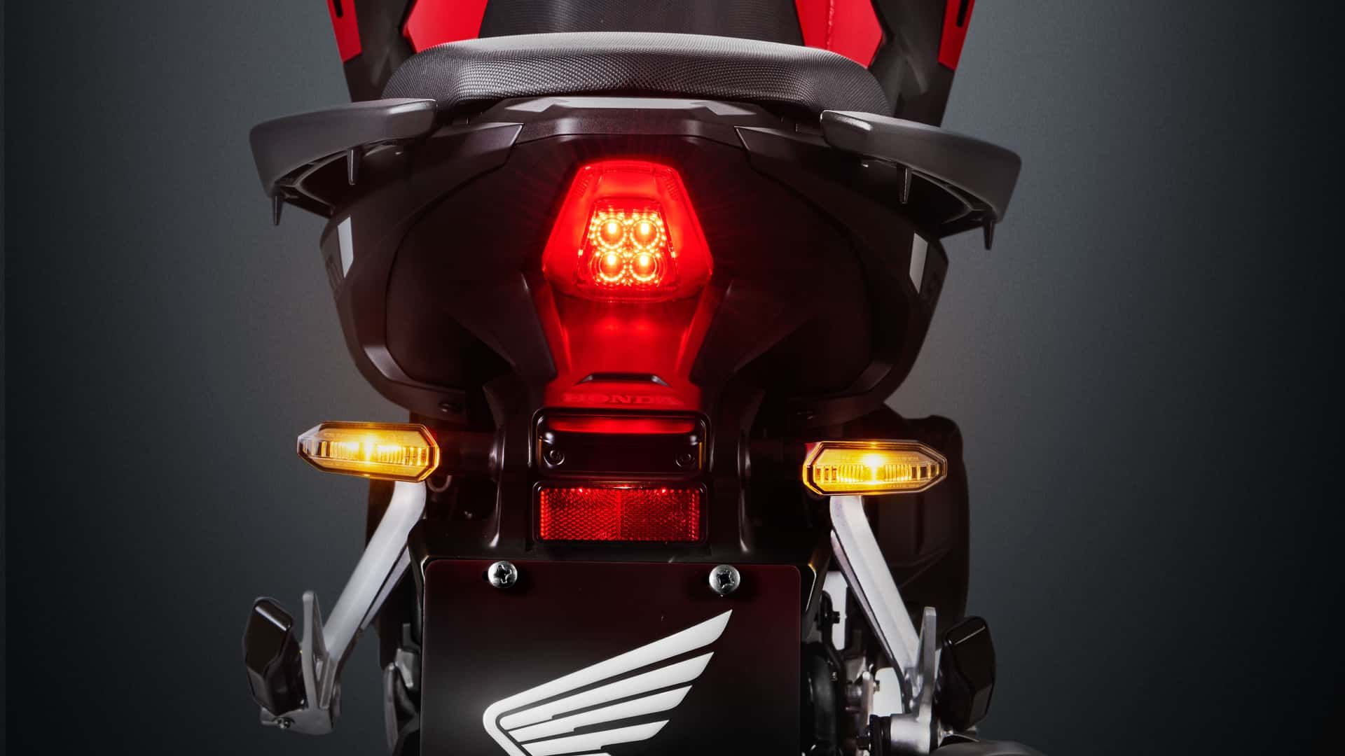 Honda NX500 2026 estreia no Brasil com motor mais ágil, painel TFT, controle de tração e novo design. Confira ficha técnica completa.