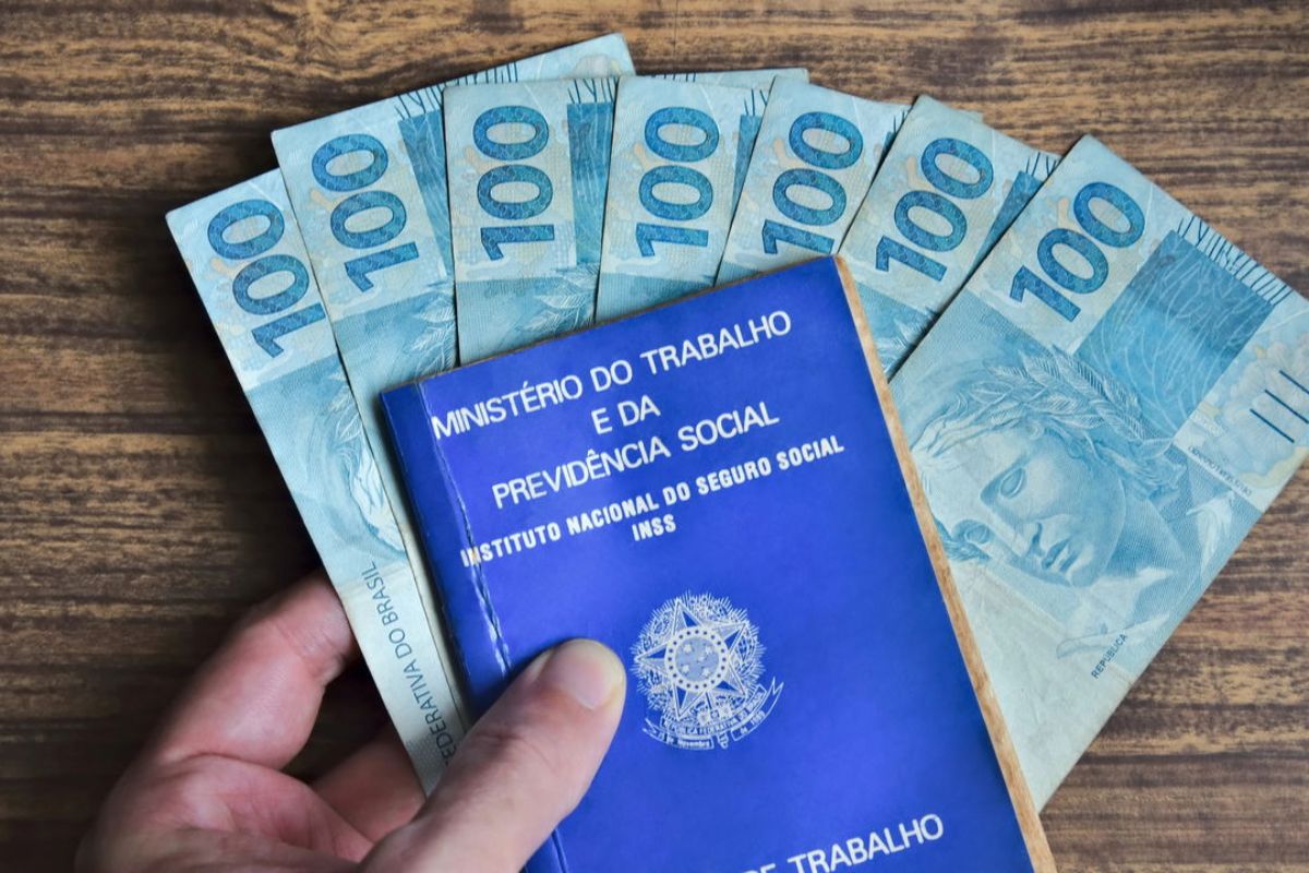 Impacto do novo salário mínimo que ultrapassa os R$ 1.500 é positivo para trabalhadores, mas expõe dilema entre valorização e responsabilidade fiscal
