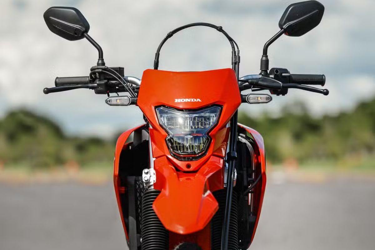 Com motor de 291 cc, freios ABS e painel digital, Tornado 2025 atinge equilíbrio raro entre cidade e trilha