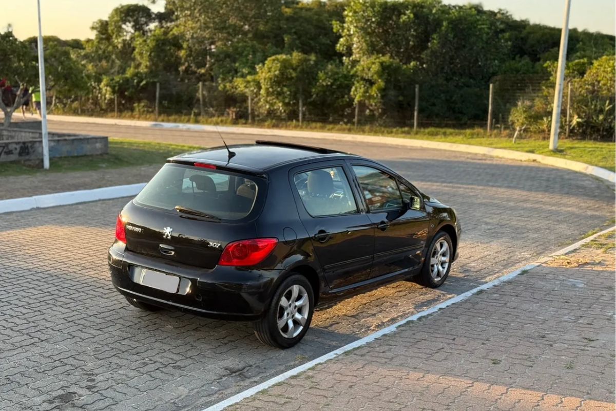 Peugeot 307 Feline 2.0 usado mantém desempenho e conforto de hatch médio, mas exige manutenção preventiva rigorosa