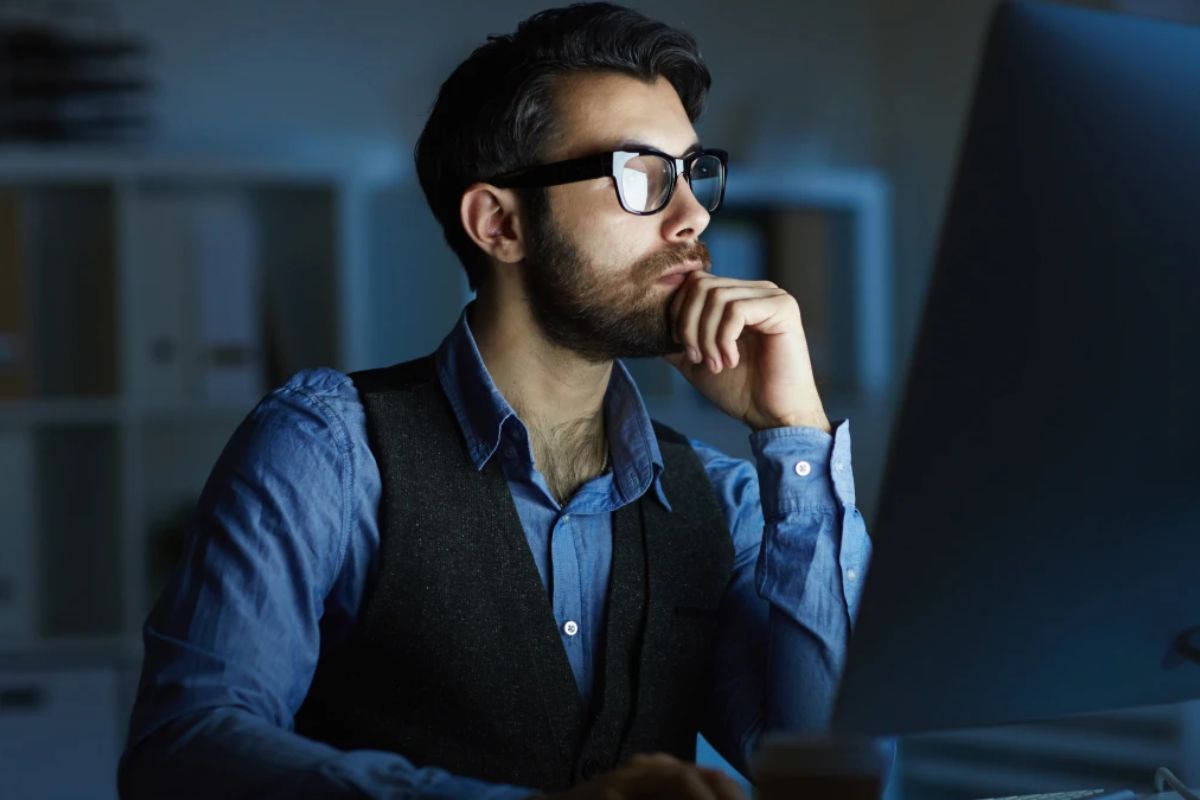 Profissão que pode dobrar seu salário já mudou vida financeira de milhares, mas exige dedicação intensa para não ser engolido pela concorrência digital