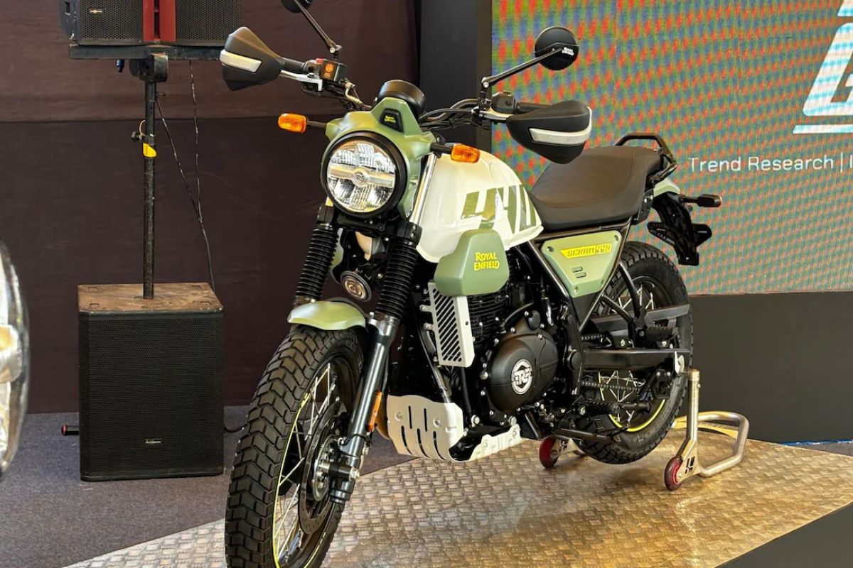 Royal Enfield Scram 440 reforça vocação aventureira: altura do solo de 200 mm e suspensão atualizada garantem versatilidade em terrenos urbanos e off-road