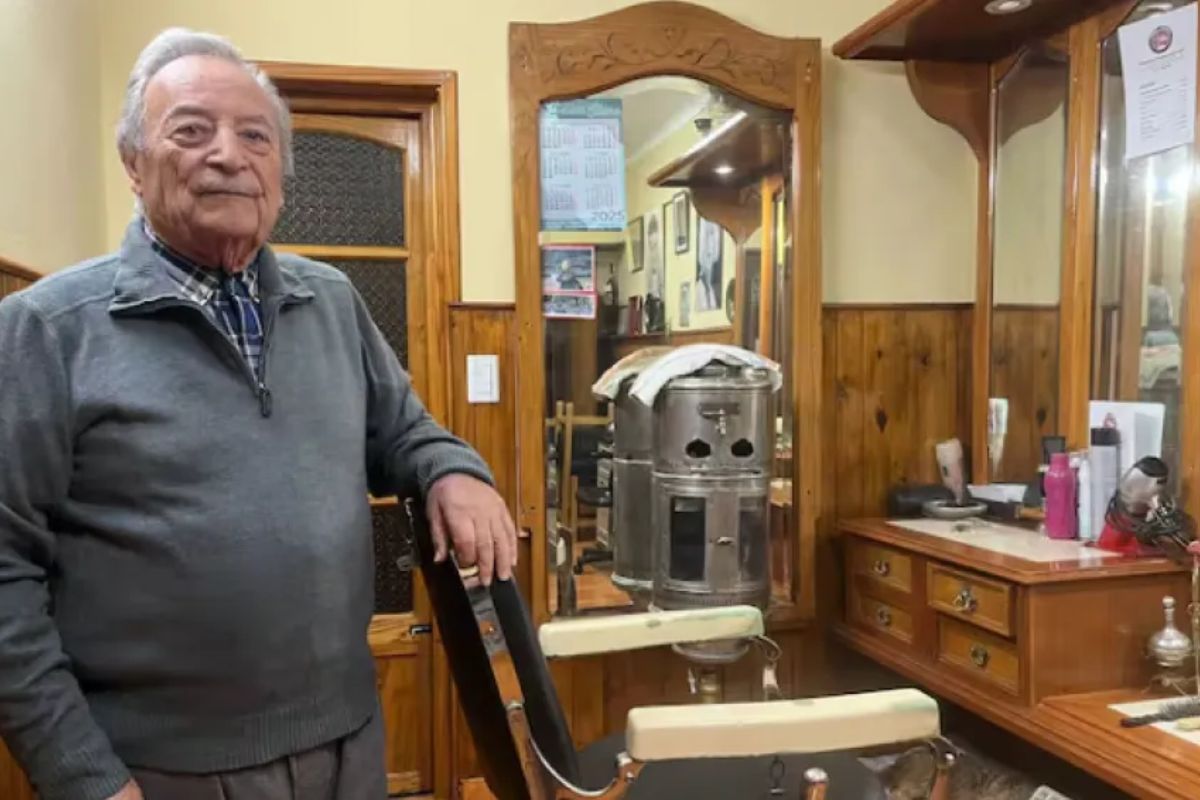 Ficar parado envelhece mais que o tempo, alerta idoso que sobreviveu à guerra e nunca se aposentou