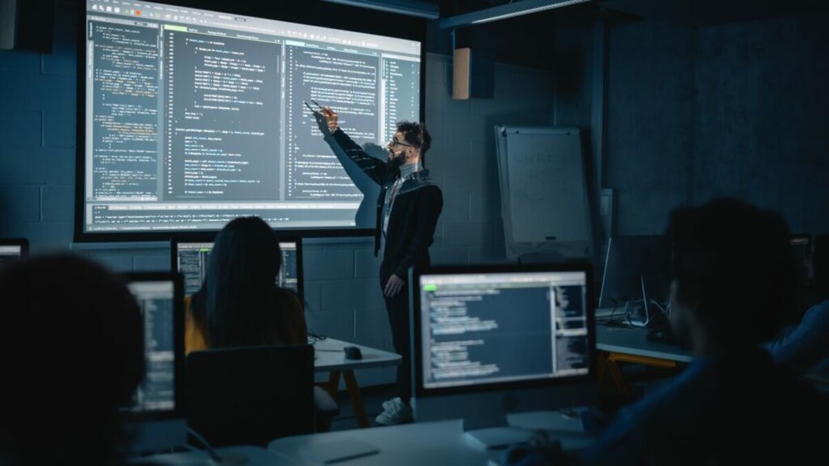 A UFG abre inscrições para o curso superior de IA do Brasil. Conheça o 1º curso superior de IA do Brasil e a aposta no futuro da tecnologia.