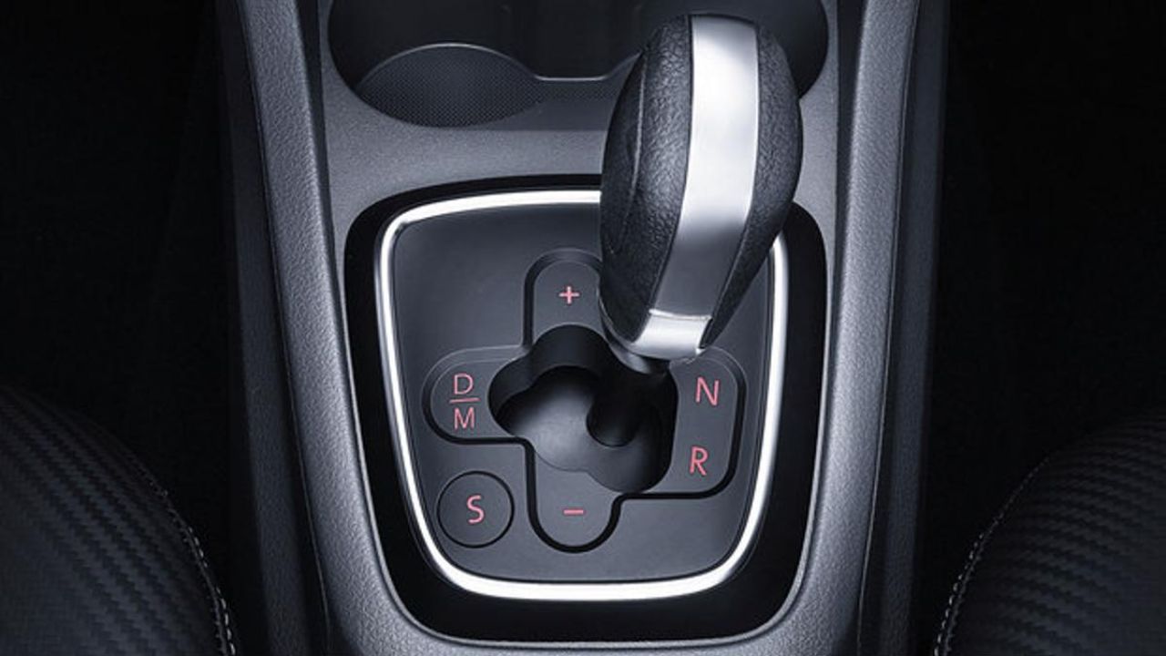 Descubra quais são os 5 carros automáticos que você deve evitar no Brasil. Veja os problemas do i-Motion, Dualogic, Easytronic, PowerShift e AL4 e saiba como escolher melhor.