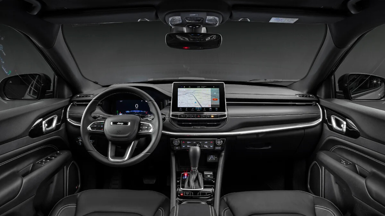 Conheça três modelos de carros usados com bom desempenho na estrada, ideais para quem valoriza conforto, espaço, estabilidade e economia em viagens de lazer ou trabalho. Fonte: Stellantin Media