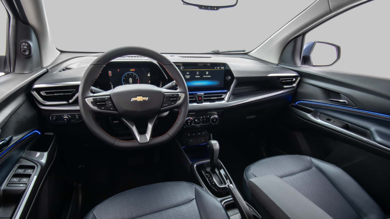 Procurando carros usados para a família? Veja 5 modelos com ótimo espaço interno, porta-malas generoso e preços a partir de R$ 30 mil, ideais para viagens e o dia a dia. Fonte: Nova Chevrolet