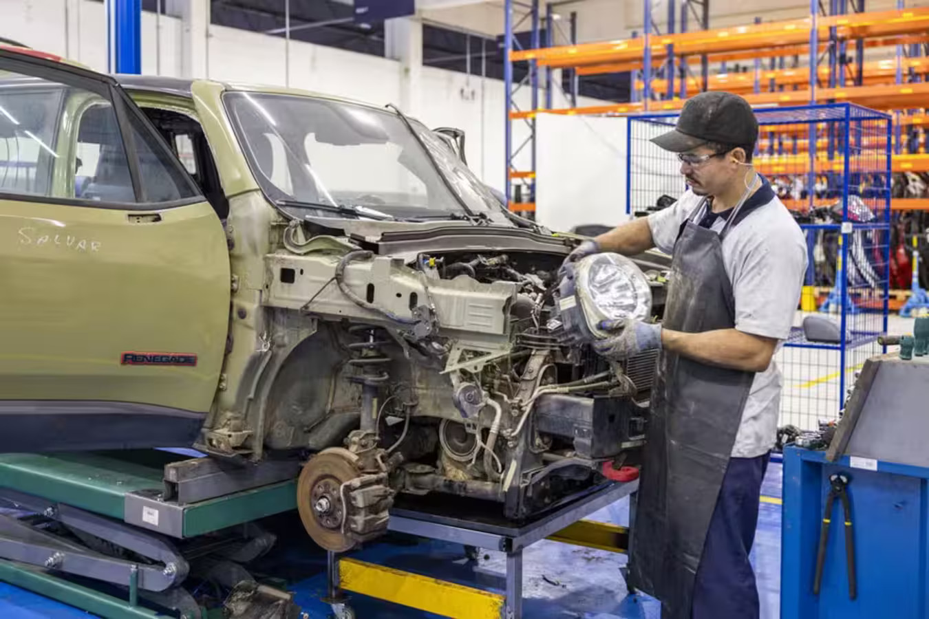 Stellantis, Centro de desmontagem, Peças