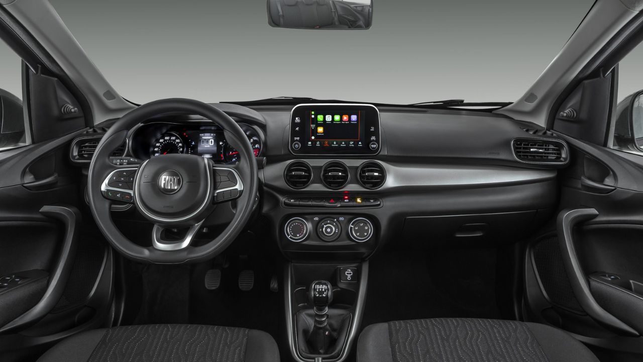 O Fiat Cronos 2023 é um sedã compacto que combina conforto, câmbio eficiente, amplo porta-malas e bom consumo de combustível. Veja detalhes sobre desempenho, equipamentos, preços e mais.