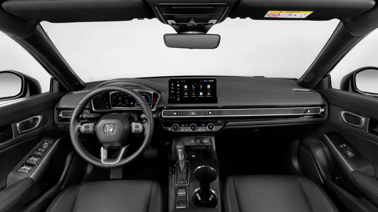 No mercado de usados, o Honda Civic híbrido oferece motorização eficiente, visual renovado e pacote tecnológico completo. Confira consumo, desempenho e valores.