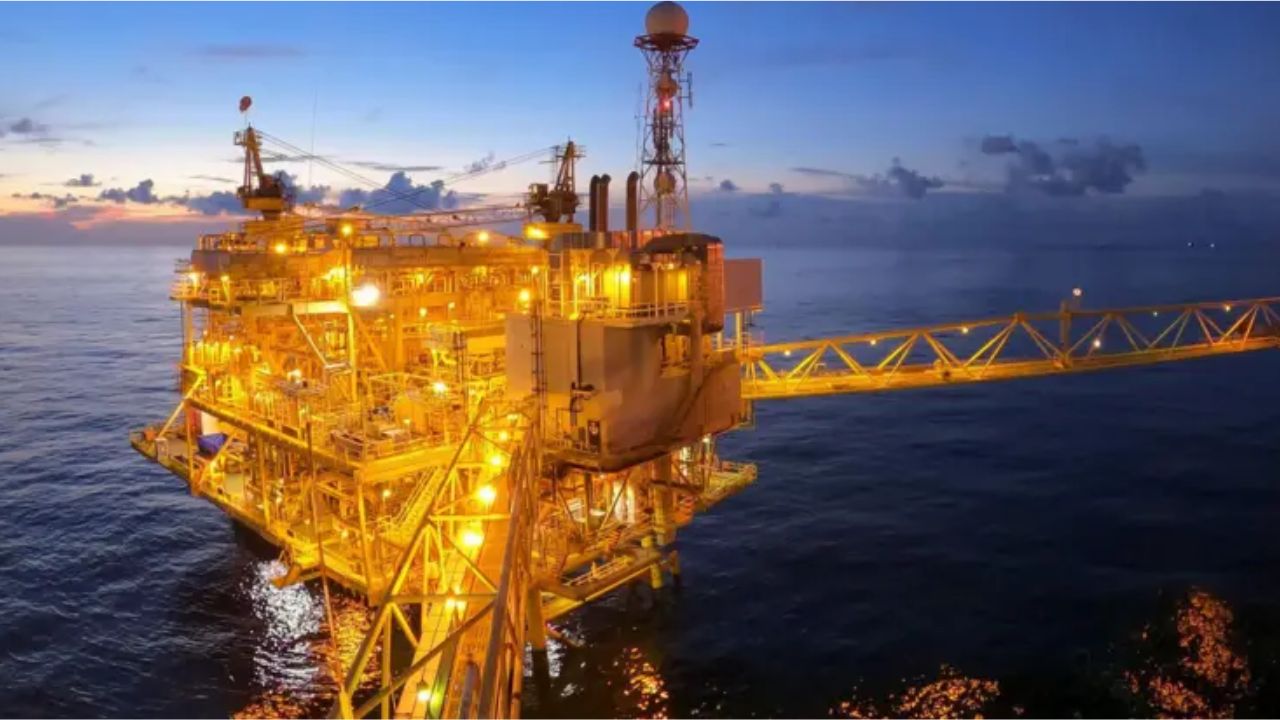 Brasil lidera a produção de petróleo na América do Sul com o pré-sal e impulsiona o crescimento mais rápido do mundo até 2030.