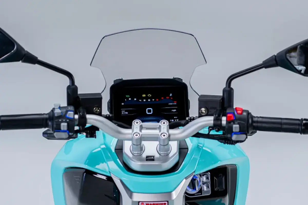 Descubra o preço e detalhes da Shineray Urban 150: scooter moderna com motor 150 cc, ABS nas duas rodas, painel digital, conectividade e ótimo custo-benefício.