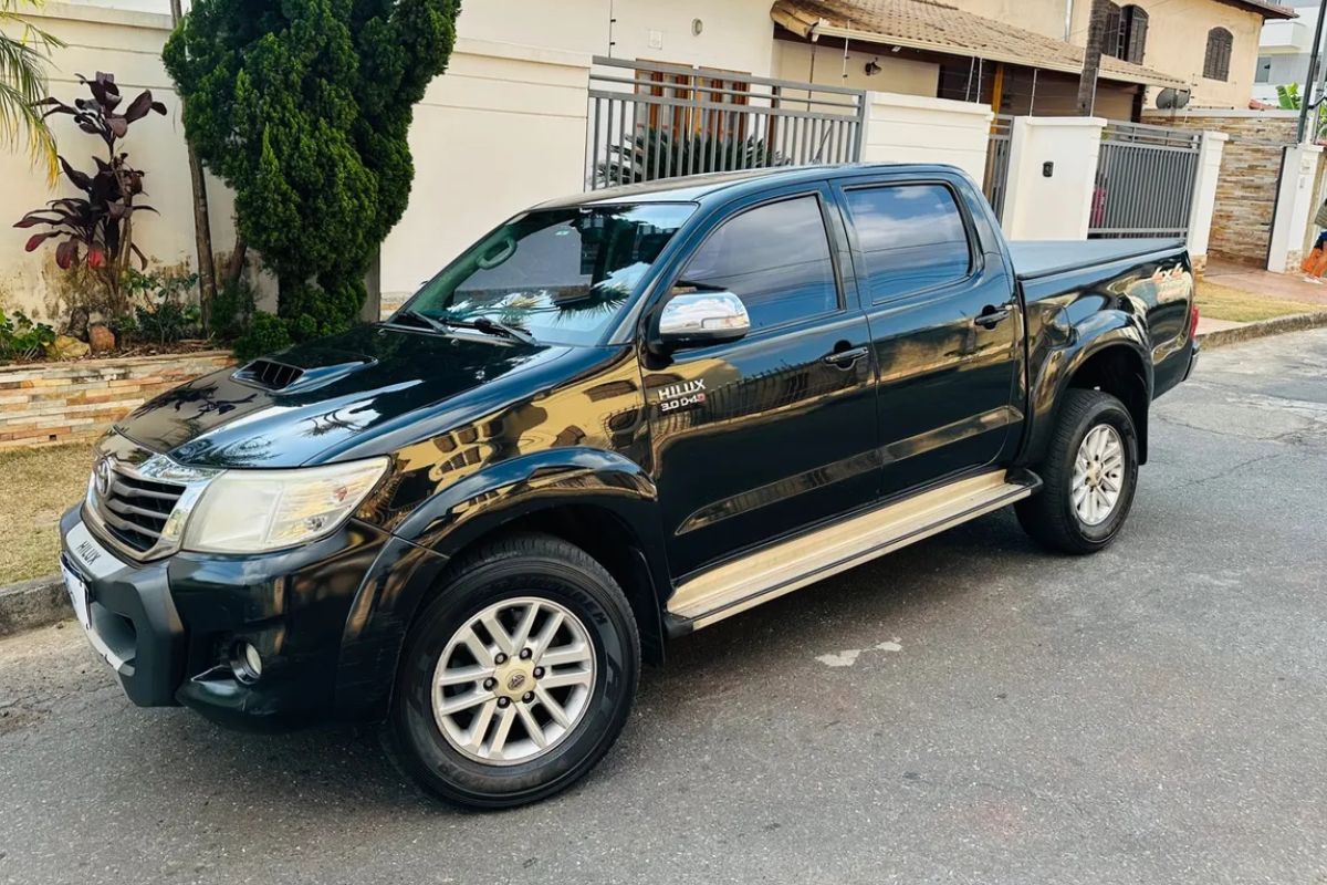 Hilux ou Ranger usadas até 90 mil: descubra qual caminhonete diesel entrega mais força, economia e capacidade de carga para trabalho pesado