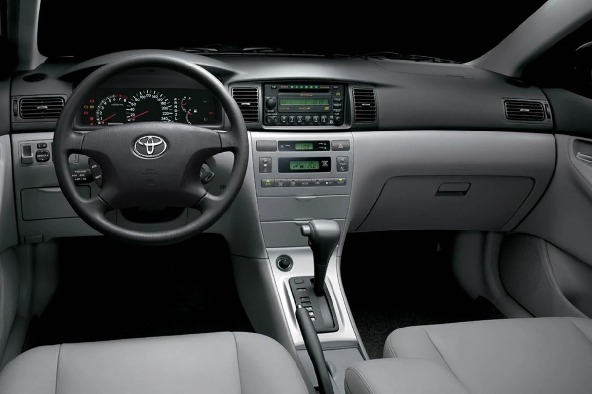 Por que tantos brasileiros ainda caçam Toyotas por até 15 mil reais mesmo com 30 anos de uso e manutenção caríssima