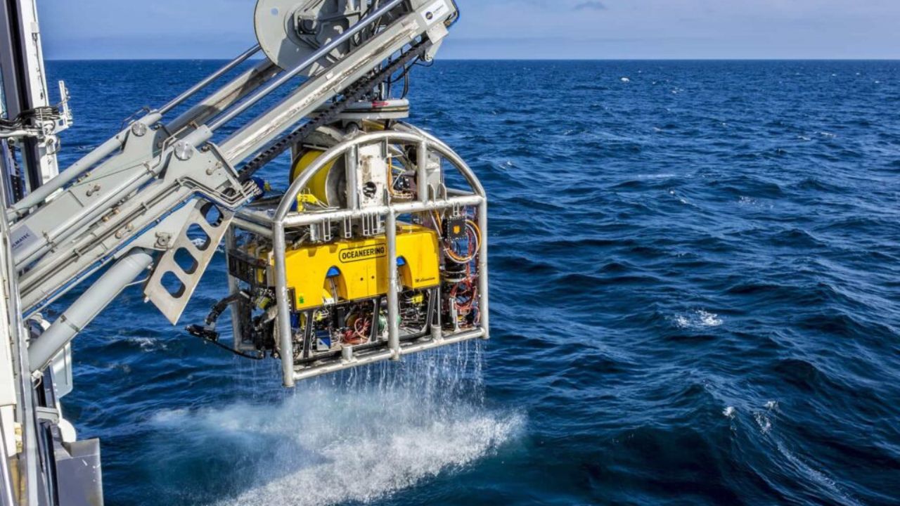 A Petrobras fechou um pacote de contratos de US$ 180 milhões com a Oceaneering para quatro anos de serviços de robôs submarinos (ROVs)