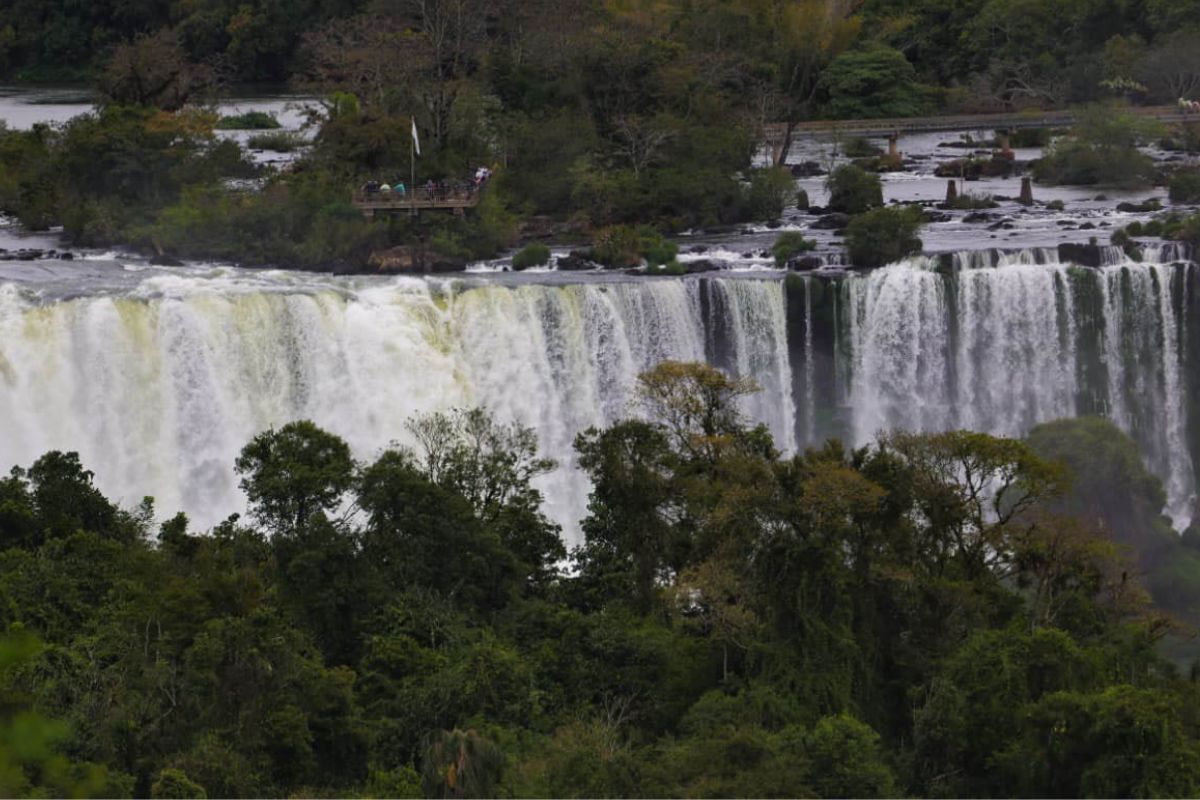 As Cataratas do Iguaçu sempre foram um dos destinos mais visitados do Brasil e chamam a atenção de turistas do mundo todo