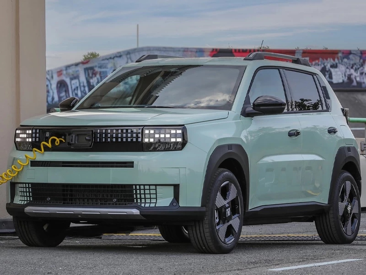 Fiat Grande Panda elétrico 2026 em destaque com design quadrado e frente robusta inspirado no Uno