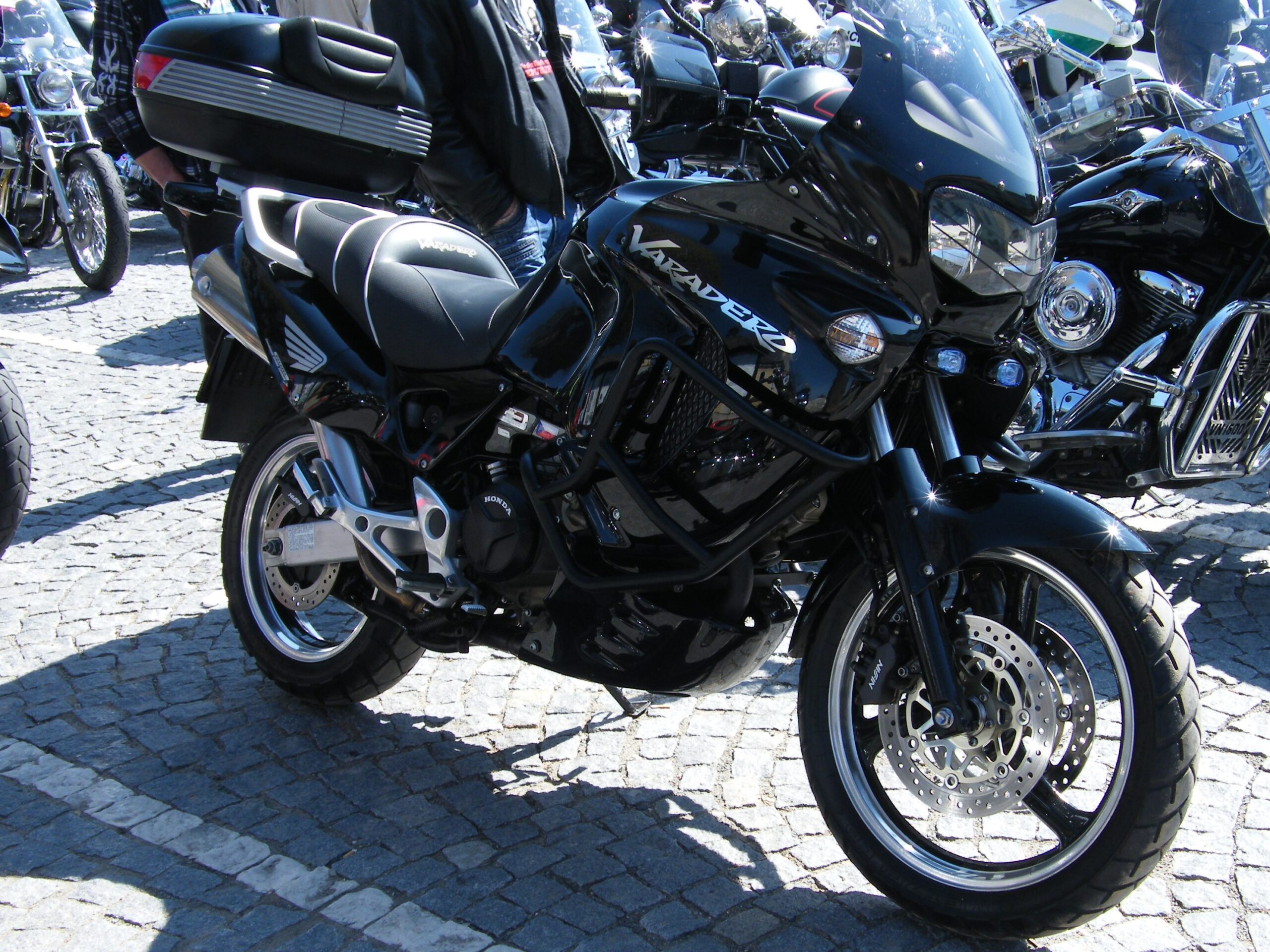 A Honda Varadero 1000 que poucos brasileiros pilotaram, com motor V2 de 94 cv, conforto de touring e autonomia superior a 400 km