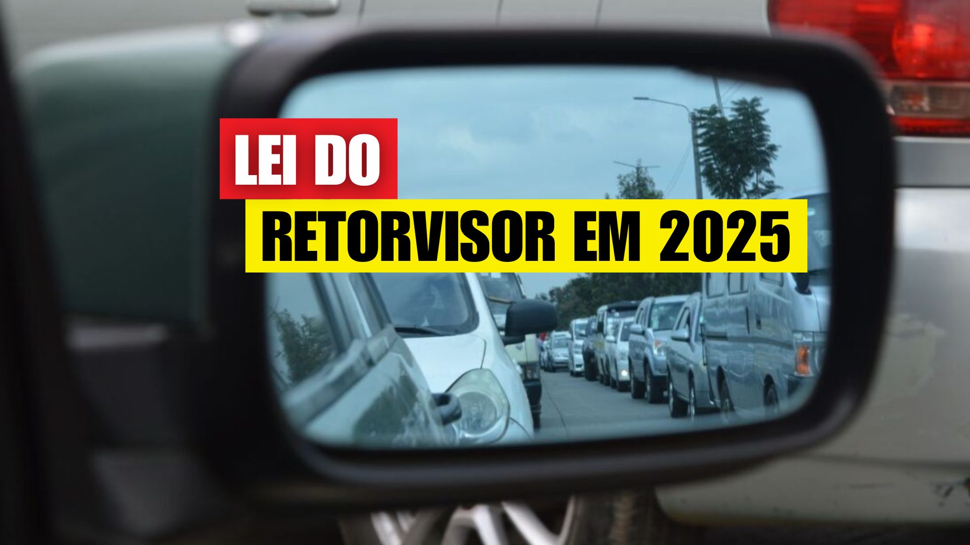 Adicionar post Ícone do site Seu veículo está pronto para 2025? Novas lei dos retrovisores exige visibilidade ampliada, ESC, DRL e mais 4 tecnologias essenciais · Post Ctrl+K Salvar rascunho 30/100 Publicar Lista Estrutura Aviso de erro É necessário selecionar pelo menos 1 estados. É necessário definir uma imagem destacada. Aviso de erro É obrigatório associar uma Pauta para salvar este post. Alterar tipo ou estilo do bloco Mover bloco Parágrafo da posição 35 para a posição 34 O bloco Parágrafo está no final do conteúdo e não pode ser movido para baixo Mudar alinhamento do texto Mostra mais ferramentas do bloco Seu veículo está pronto para 2025? Novas lei dos retrovisores exige visibilidade ampliada, ESC, DRL e mais 4 tecnologias essenciais A partir de 2025, veículos novos no Brasil precisam atender a normas mais rígidas de segurança, incluindo retrovisores com campo de visão ampliado, controle eletrônico de estabilidade e sistemas de iluminação obrigatórios, aproximando o país dos padrões internacionais. As regras brasileiras de segurança veicular entram em 2025 com duas frentes principais. De um lado, o Conselho Nacional de Trânsito ampliou as exigências para retrovisores e sistemas equivalentes no transporte escolar, com foco na redução de pontos cegos ao redor de vans e micro-ônibus. De outro, o pacote de equipamentos obrigatórios em veículos 0 km — já válido para automóveis desde janeiro de 2024 — passa a alcançar os veículos de maior porte com a entrada definitiva do controle eletrônico de estabilidade (ESC) a partir de 1º de janeiro de 2025. Retrovisores no transporte escolar Para veículos destinados ao transporte coletivo de escolares, o Contran consolidou normas que determinam a utilização de espelhos retrovisores, sistemas câmera-monitor ou dispositivos equivalentes que garantam visão indireta adequada do entorno do veículo. O objetivo é ampliar o campo visual do condutor e mitigar áreas sem visibilidade, especialmente em manobras de embarque e desembarque. Essas diretrizes estão reunidas em resolução específica voltada ao segmento escolar. Além da consolidação normativa para o transporte escolar, há requisitos técnicos gerais para espelhos retrovisores aplicáveis a diversos tipos de veículos, incluindo ônibus e micro-ônibus. A regulamentação define parâmetros de desempenho e fixação, buscando assegurar estabilidade do espelho, ausência de distorções na imagem e capacidade de ajuste pelo motorista na posição de condução. No caso de ônibus e micro-ônibus que entrarem em produção a partir de 18 de outubro de 2025, novos veículos devem sair de fábrica adequados aos padrões técnicos atualizados de retrovisores. Para a frota já fabricada e registrada, as regras consolidadas vêm sendo aplicadas desde 2022. O recorte temporal visa permitir adaptação da indústria sem interromper a oferta de modelos homologados. Itens obrigatórios nos carros 0 km Desde 1º de janeiro de 2024, automóveis 0 km vendidos no Brasil precisam atender a um conjunto de recursos mínimos de segurança. Entre eles, estão: Controle eletrônico de estabilidade (ESC) Luzes diurnas de rodagem (DRL) Alerta de cinto de segurança Indicador de frenagem brusca Repetidores laterais de seta Teste de impacto lateral O pacote aproxima o padrão brasileiro de mercados com requisitos mais rígidos e busca reduzir colisões por perda de controle, aumentar a visibilidade diurna e melhorar a comunicação luminosa entre veículos. A presença do DRL foi incorporada ao regulamento nacional de iluminação veicular e passou a constar como exigência para novos modelos no país. O alerta de cinto de segurança combina aviso visual no painel e sinal sonoro quando o condutor roda sem o cinto afivelado. A obrigatoriedade desse alerta para o assento do motorista foi incorporada ao conjunto de exigências que entraram em vigor para os carros novos em 2024. Já o indicador de frenagem brusca utiliza o piscar intermitente das luzes de freio ou o acionamento automático do pisca-alerta em desacelerações intensas. Em paralelo, os repetidores laterais de seta — instalados nos retrovisores ou nos para-lamas — melhoram a sinalização da mudança de direção, sobretudo em ultrapassagens e conversões em vias multilane. O teste de impacto lateral passou a ser exigido na homologação de novos projetos, elevando o patamar mínimo de proteção estrutural. Segurança ampliada em vans, ônibus e caminhões A partir de 1º de janeiro de 2025, o ESC torna-se obrigatório também para vans, ônibus e caminhões novos saídos de fábrica. O sistema identifica tendência de derrapagem e atua nos freios de cada roda e na gestão do motor para ajudar o condutor a manter o veículo na trajetória, especialmente em desvios repentinos ou curvas feitas acima do limite de aderência. Em outras palavras, o cenário de 2025 cruza duas agendas: a de visão indireta aprimorada em veículos de transporte escolar e a de segurança ativa ampliada em veículos de maior porte. Para proprietários e frotistas, isso significa verificar a conformidade do veículo conforme sua categoria e ano-modelo, observando manual, etiquetas e especificações informadas pelo fabricante no ato da venda. O que observar na prática No ambiente escolar, condutores e gestores devem se certificar de que os espelhos ou sistemas câmera-monitor estejam corretamente ajustados à posição de condução e firmemente instalados. A checagem diária antes de iniciar o transporte — com atenção para o entorno do veículo em 360 graus — reduz a chance de incidentes em pátios e vias próximas às escolas. Para quem vai adquirir um 0 km, vale confirmar a presença de DRL, o funcionamento do alerta de cinto, a existência do indicador de frenagem brusca e dos repetidores laterais de seta, além de verificar a conformidade com os ensaios de impacto lateral e a disponibilidade do ESC. Nos veículos de carga e de transporte coletivo novos, o ESC passa a ser elemento obrigatório a partir deste ano. Sua frota — pessoal ou profissional — já cumpre as exigências de retrovisores e de segurança ativa que o Brasil exige em 2025? Mover para cimaMover para baixoAlternar painel: Fontes Nome do site https://monitordomercado. URL do artigo https://monitordomercado.com.br/noticias/307250-nova-lei-dos-retrovisores-ja-esta-em-vigor-para-todos-os-motoristas-brasileiros/# Exibir publicamente Adicionar Mover para cimaMover para baixoAlternar painel: Yoast SEO Premium SEO Legibilidade Dados estruturados Social Notícias Frase-chave de focoAjuda sobre a escolha da frase-chave de foco perfeita(Abre numa nova aba do navegador) retrovisor Obtenha frases-chave relacionadas(Abre numa nova aba do navegador) Aparência de pesquisa Determine como seu post deve aparecer nos resultados da pesquisa. Pré-visualizar como: Resultado para dispositivos móveisResultado para computadores Pré-visualização de URL: CPG Click Petroleo e Gas en.clickpetroleoegas.com.br Prévia do título de SEO: Seu veículo está pronto para 2025? Novas lei dos retrovisores exige ... Pré-visualização da metadescrição: set 20, 2025 － Novas regras de 2025 exigem retrovisores ampliados, ESC e DRL em veículos no Brasil. Veja as tecnologias obrigatórias de segurança. Título SEO Generate SEO title Inserir variável Título Separador Título do site Slug seu-veiculo-esta-pronto-para-2025-novas-lei-dos-retrovisores-exige-visibilidade-ampliada-esc-drl-e-mais-4-tecnologias-essenciais Metadescrição Generate meta description Inserir variável Novas regras de 2025 exigem retrovisores ampliados, ESC e DRL em veículos no Brasil. Veja as tecnologias obrigatórias de segurança. Análise de SEO premiumOK retrovisor Sinónimos da frase chaveAjude em sinônimos de palavras-chave(Abre numa nova aba do navegador) lei Resultado da análise Problemas (7) Links de saída: nenhum link de saída aparece nesta página. Adicione alguns! Frase-chave em atributos alt de imagem: Esta página não tem imagens, uma frase-chave ou ambos. Adicione algumas imagens com atributos alt que incluam a frase-chave ou sinônimos! Atributo alt da imagem: Nenhuma imagem encontrada nesta página. Adicione alguma! Links internos: Nenhum link interno aparece nesta página, Adicione alguns links! Frase-chave na introdução: Sua frase-chave, ou algum sinônimo, não está no primeiro parágrafo do texto. Certifique-se de que o assunto seja identificado imediatamente. Frase-chave usada anteriormente: Você já usou esta frase-chave várias vezes antes. Não use sua frase-chave mais de uma vez. Largura do título de SEO: O título de SEO é maior do que o limite visível. Tente encurtá-lo. Melhorias (2) Distruibuição de frase-chave: Desigual. Algumas partes do seu texto não contém a frase-chave ou algum sinônimo. Melhore sua distribuição no texto todo. Frase-chave no título de SEO: não contém a correspondência exata. Tente escrever a correspondência exata da sua frase-chave no título SEO e colocá-la no início do título. Bons resultados (10) Densidade da frase-chave: A frase-chave foi encontrada 8 vezes. Isso é ótimo! Tamanho da frase-chave: Bom trabalho! Frase-chave na metadescrição: Frase-chave ou sinônimo aparece na metadescrição. Bom trabalho! Tamanho da metadescrição: Bom trabalho! Single title: You don't have multiple H1 headings, well done! Frase-chave na slug: bom trabalho! Frase-chave em subtítulo: 2 dos seus subtítulos H2 ou H3 correspondem ao tópico do seu texto. Bom trabalho! Competing links: There are no links which use your keyphrase or synonym as their anchor text. Nice! Text length: The text contains 820 words. Good job! Título: Sua página tem um título. Bom trabalho! Adicionar frase-chave relacionada Rastrear desempenho de SEO Sugestão de links internos Conteúdo estrutural Avançado Insights Mover para cimaMover para baixoAlternar painel: Informações do artigo play_circle Vídeos Incorporação de vídeo do artigo, isso substituirá a imagem de destaque. Vídeos URL do vídeo (YouTube) Mover para cimaMover para baixoAlternar painel: Gerar imagem para posts Gerar imagem para posts Post Bloco Seu veículo está pronto para 2025? Novas lei dos retrovisores exige visibilidade ampliada, ESC, DRL e mais 4 tecnologias essenciais Definir imagem destacada Adicionar um resumo… 820 palavras, tempo de leitura de 4 minutos. Última edição um segundo atrás Status Rascunho Publicar Imediatamente Slug seu-veiculo-esta-pronto-para-2025-novas-lei-dos-retrovisores-exige-visibilidade-ampliada-esc-drl-e-mais-4-tecnologias-essenciais Autor Alisson Ficher Discussão Aberto Mover para a lixeira MonsterInsights Exclude page from Google Analytics Tracking Toggle to prevent Google Analytics from tracking this page. Show Page Insights Add a Site Note Add a Site Note when publishing this post Yoast SEO Análise de SEO premium: OK Análise de legibilidade: Precisa melhorar Melhore seu post com Yoast SEO Categorias Pesquisar categorias leg Legislação e Direito Legislação Trabalhista Adicionar categoria Tags Adicionar tag alerta de cinto de segurança (1 de 7)alerta de cinto de segurança controle eletrônico de estabilidade (2 de 7)controle eletrônico de estabilidade frenagem brusca (3 de 7)frenagem brusca luzes diurnas DRL (4 de 7)luzes diurnas DRL repetidores de seta (5 de 7)repetidores de seta retrovisores obrigatórios 2025 (6 de 7)retrovisores obrigatórios 2025 transporte escolar seguro (7 de 7)transporte escolar seguro Separe com vírgulas ou com a tecla Enter. Mais usadas Vagas de empregoVagascursos gratuitosRJ - Rio de JaneiroSP - São PauloPetrobrasEnergia RenovávelProcesso SeletivoEnergia SolarInvestimentos Estados Pesquisar Estados Pesquisar Estados AC - Acre AL - Alagoas AM - Amazonas AP - Amapá BA - Bahia CE - Ceará DF - Distrito Federal ES - Espírito Santo GO - Goiás Internacional MA - Maranhão MG - Minas Gerais MS - Mato Grosso do Sul MT - Mato Grosso Nacional PA - Pará PB - Paraíba PE - Pernambuco PI - Piauí PR - Paraná RJ - Rio de Janeiro RN - Rio Grande do Norte RO - Rondônia RR - Roraima RS - Rio Grande do Sul SC - Santa Catarina SE - Sergipe SP - São Paulo TO - Tocantins Adicionar novo Estado Mover para cimaMover para baixoAlternar painel: Pauta Associada Selecione a pauta que originou este post. Este campo é obrigatório para publicar. Mover para cimaMover para baixoAlternar painel: Redefinir classificações Redefinir classificação do post Mover para cimaMover para baixoAlternar painel: Status da Validação Status: Não Validado Plágio Título: N/A Plágio Conteúdo: N/A Forçar revalidação ao salvar Abrir o painel de publicação Post Parágrafo NotificaçõesRascunho salvo.