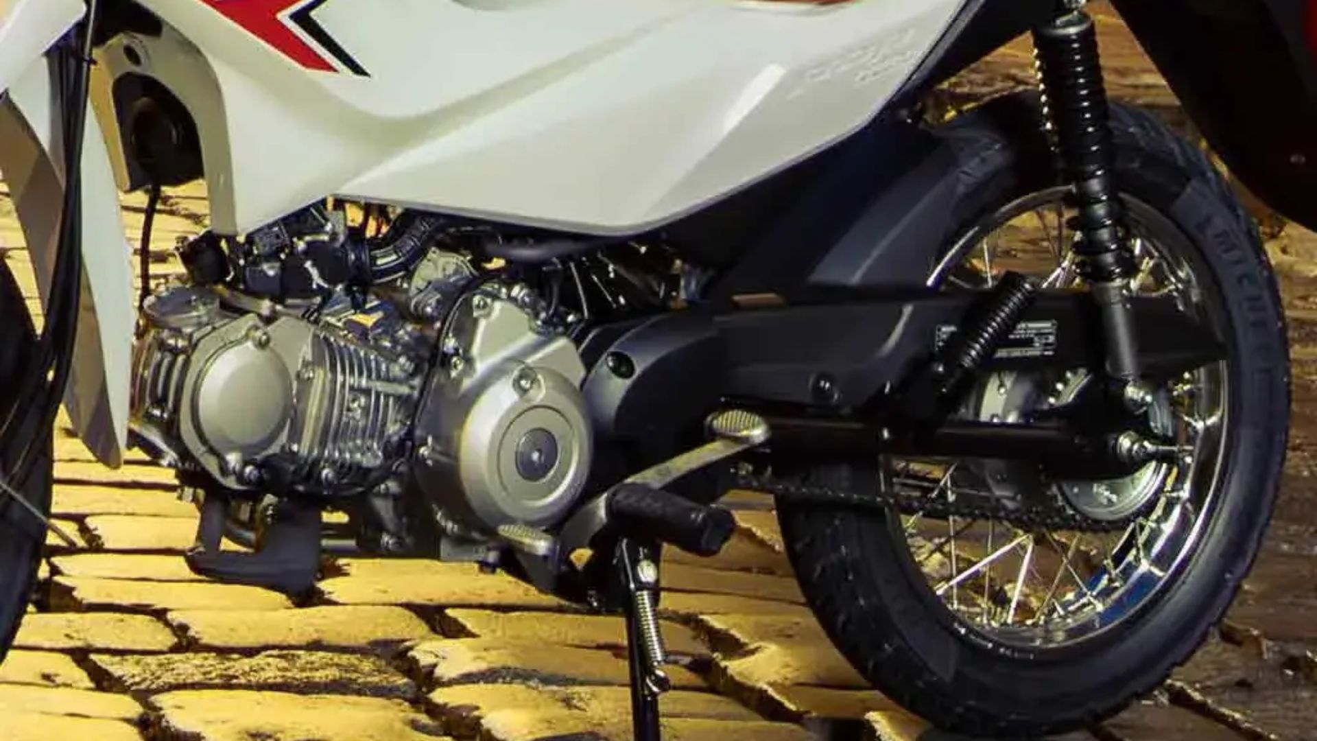 Honda Pop 110i é a 3ª moto mais vendida do Brasil em 2025, com preço acessível, baixo consumo e câmbio semiautomático.