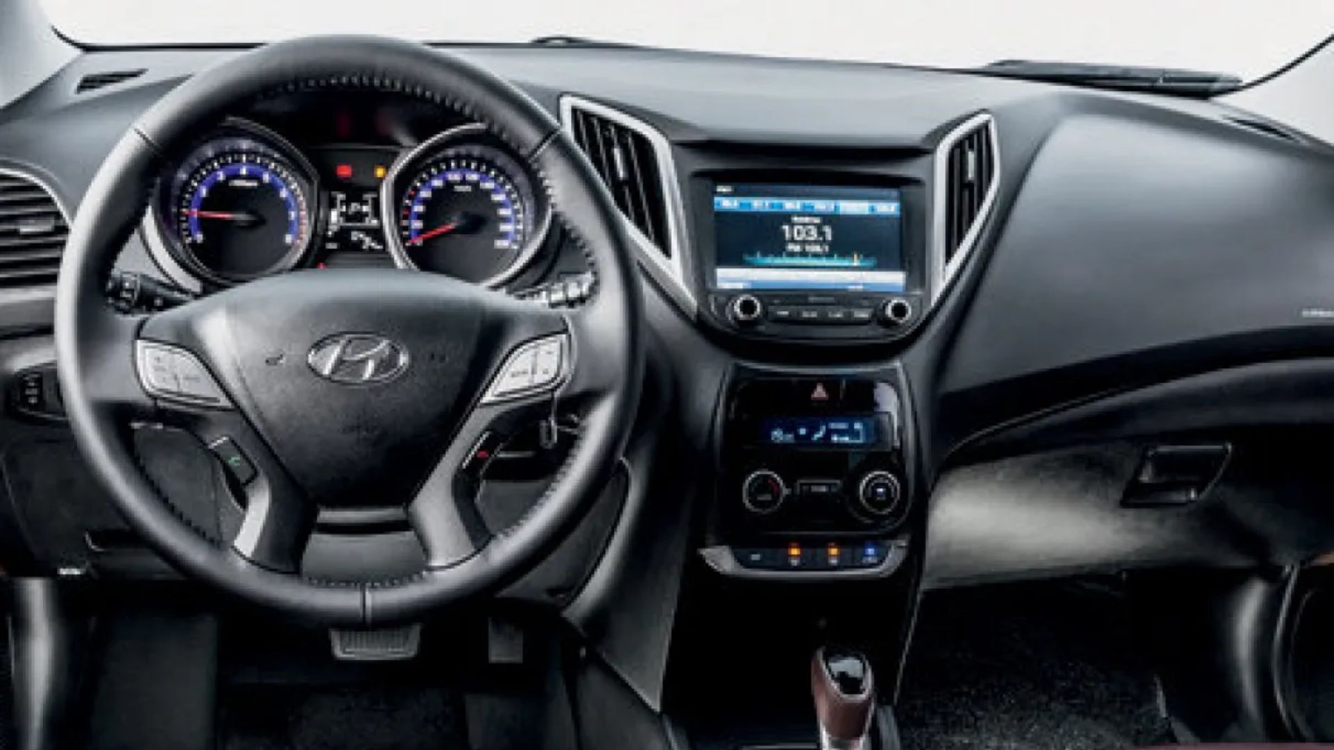 Descubra 4 carros usados até R$ 60 mil com manutenção barata e confiável, segundo mecânicos e a Tabela Fipe 2025.