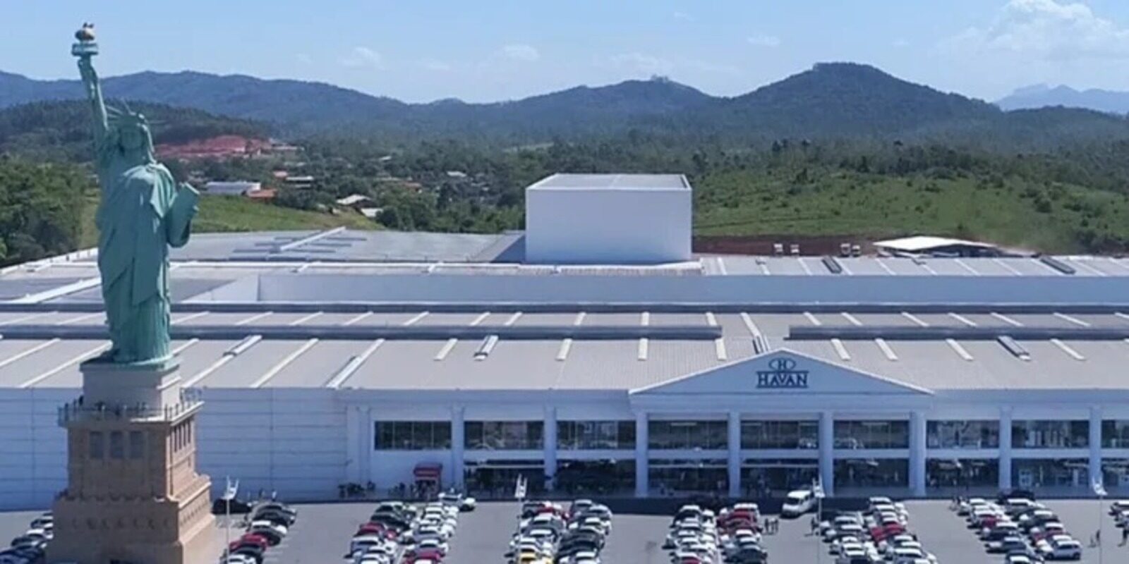 Estátua da Havan, Havan, Estátua