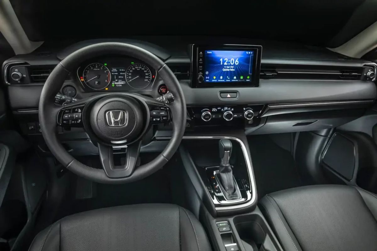 SUV topo de linha da Honda aposta em motor 1.5 turbo, eletrônica avançada e reprogramação que elevou a eficiência, mas deixa de lado suspensão traseira independente e teto-solar, pontos cobrados em concorrentes da mesma faixa.