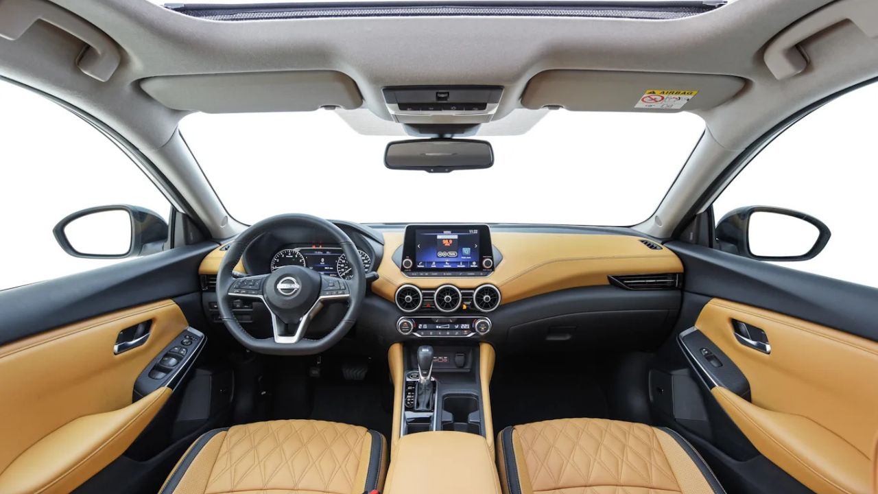 Descubra 5 carros esquecidos no Brasil, como Peugeot 208, Renault Kardian, Nissan Sentra, Ford Bronco Sport e Mitsubishi Eclipse Cross. Veja por que eles vendem pouco, mas podem ser ótimas opções.