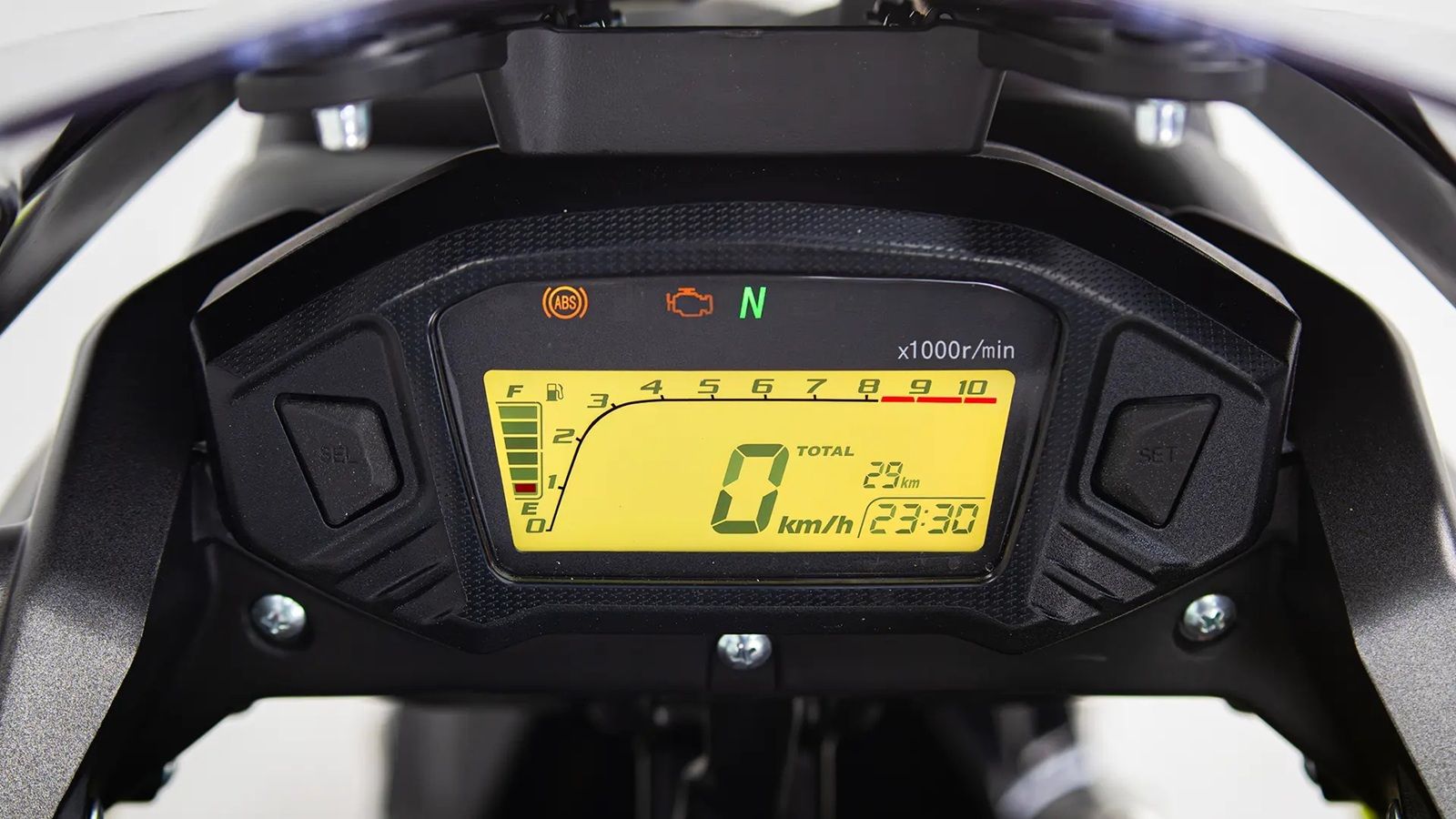 Shineray Storm 200 entrega motor de 198 cm³, 20,4 cv, torque de 1,8 kgfm, ABS, painel digital, tanque de 13 litros e 500 km de autonomia