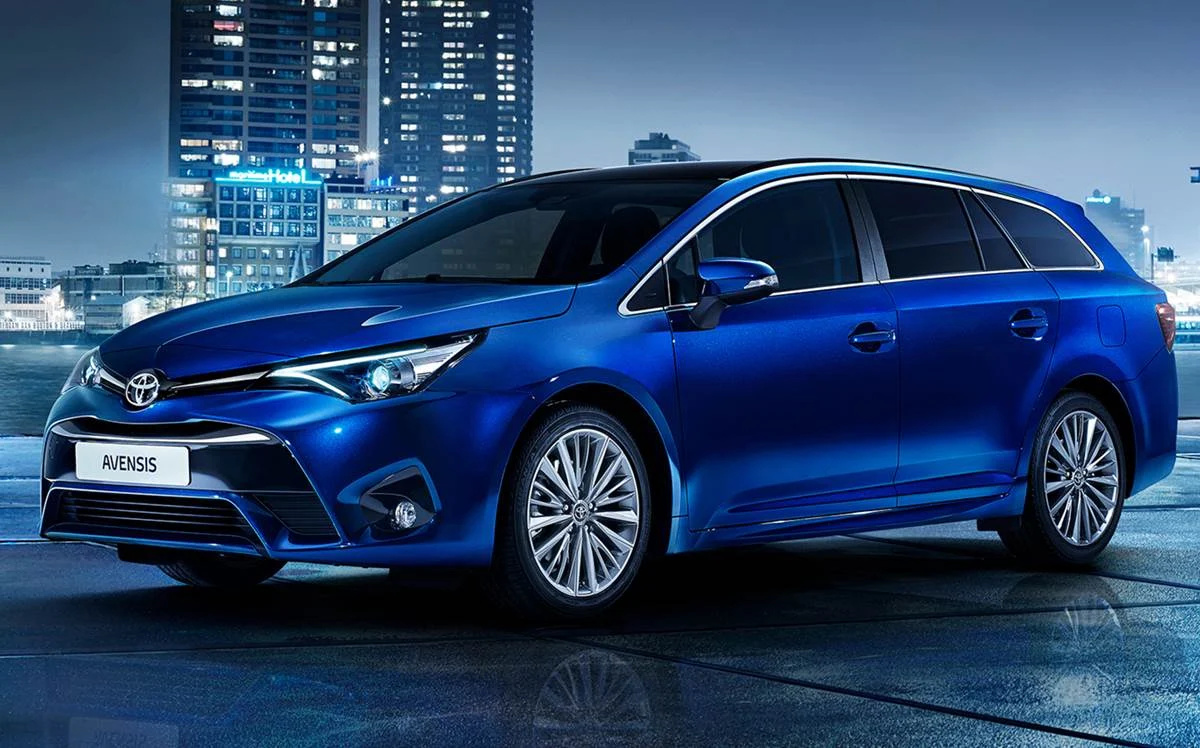 O Toyota Avensis que nunca vingou no Brasil, mas entregava motor 2.0 confiável, consumo de até 12 km/l, autonomia de 720 km e espaço de sedã médio europeu