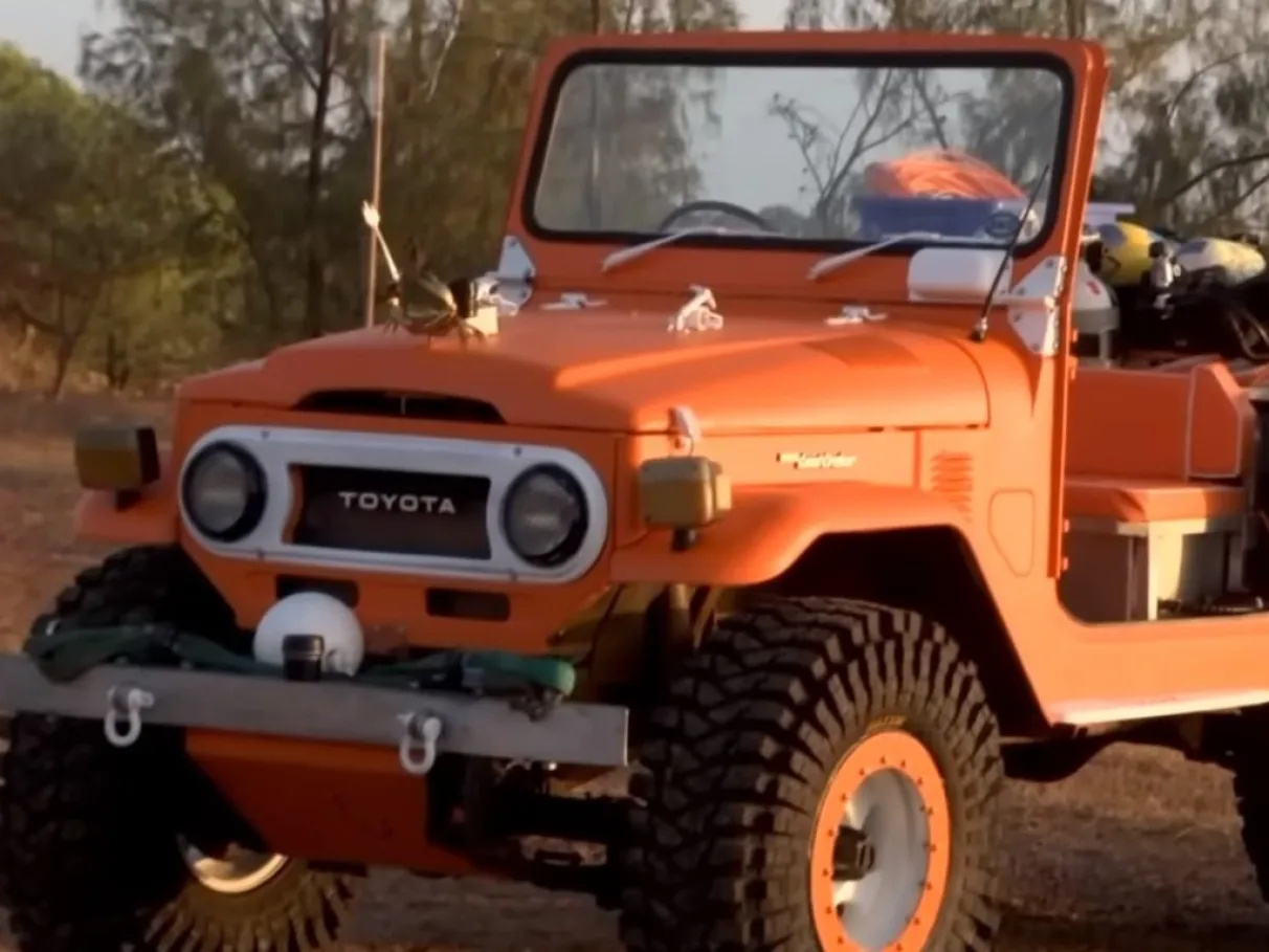 O SUV mais resistente do mundo? Toyota Land Cruiser roda por 7 km debaixo d’água, chega a 30 metros de profundidade e bate recorde mundial de travessia