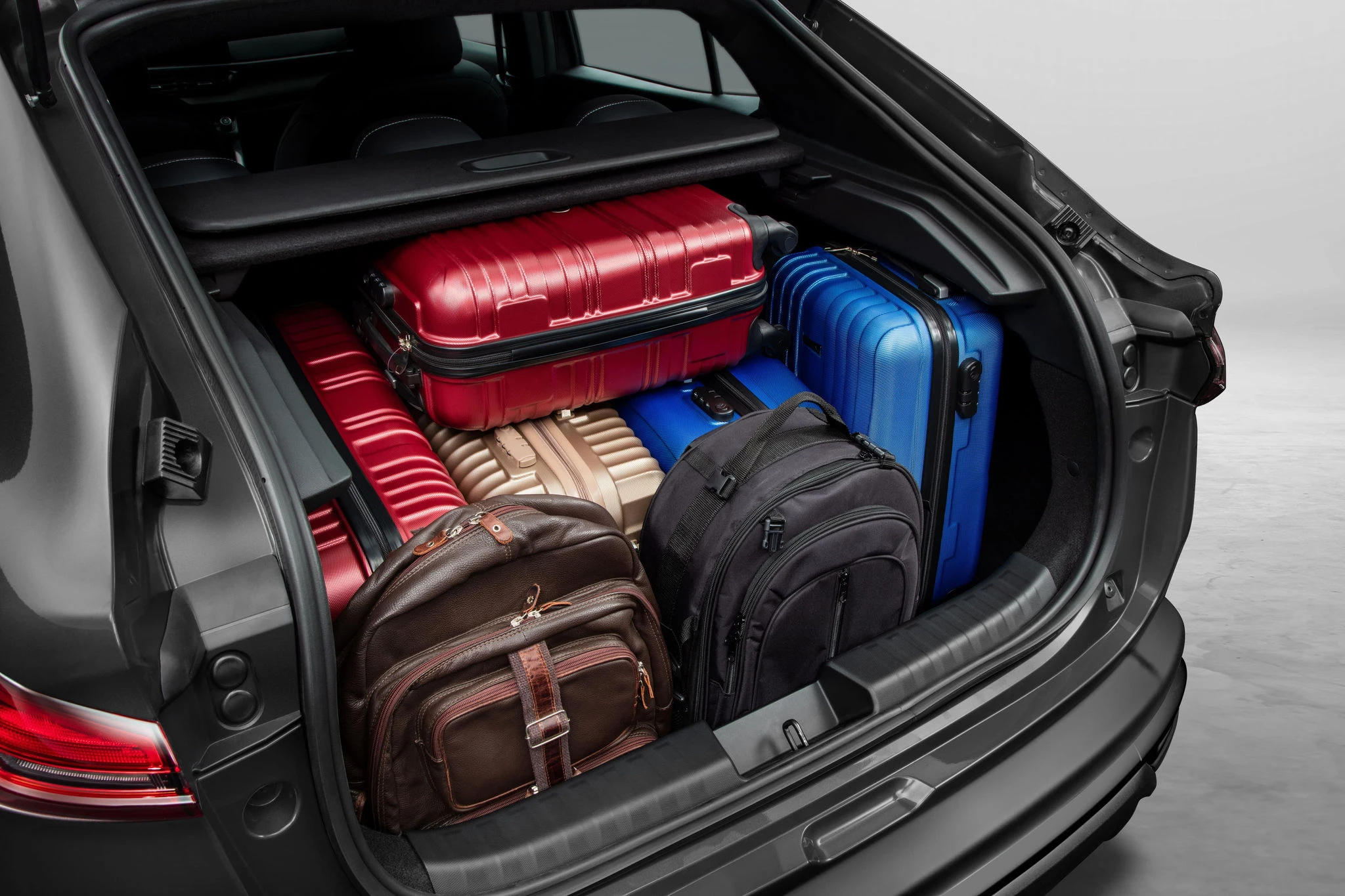 Descubra quais SUVs pequenos oferecem maior porta-malas no Brasil. Lista completa com espaço, praticidade e custo-benefício.