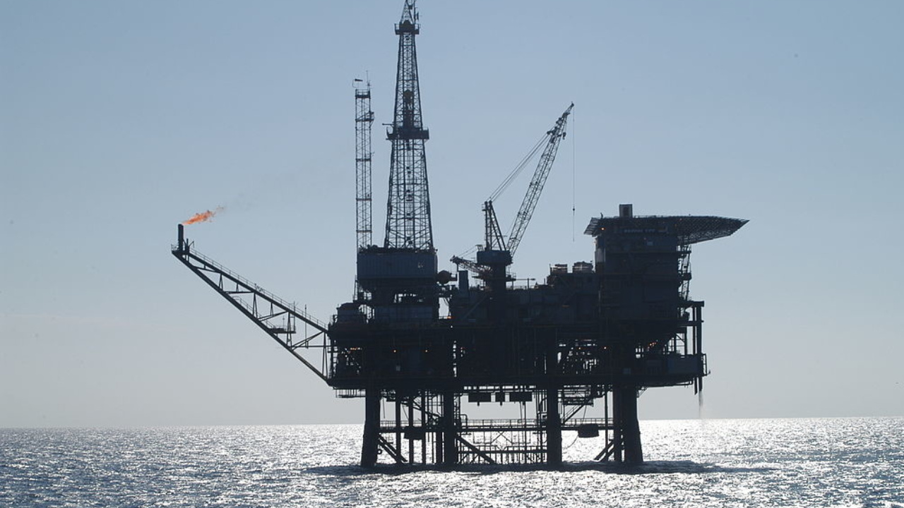 O MPF recomendou que o Ibama negue a licença solicitada pela Petrobras para exploração de petróleo na Foz do Amazonas. O órgão apontou falhas no processo, riscos ambientais e impactos sociais às comunidades pesqueiras da região. Fonte: Agência Eixos