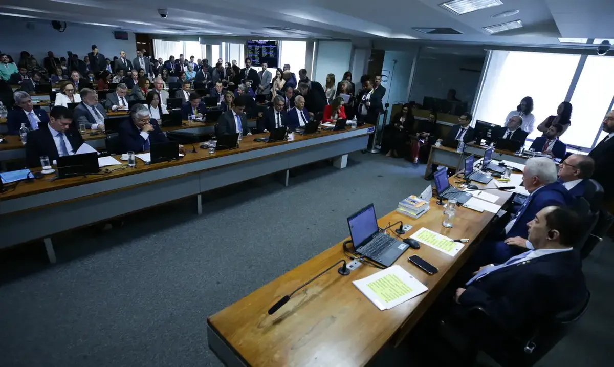 Sessão da CCJ no Senado em 24 de setembro de 2025 durante votação unânime que rejeitou a PEC da Blindagem.