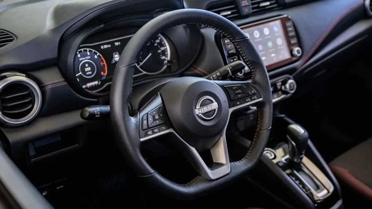 Descubra quatro sedãs compactos usados ideais para trabalho ou família. Modelos confiáveis, com amplo porta-malas e bom desempenho, que ainda se mantêm fortes no mercado. Fonte: Divulgação