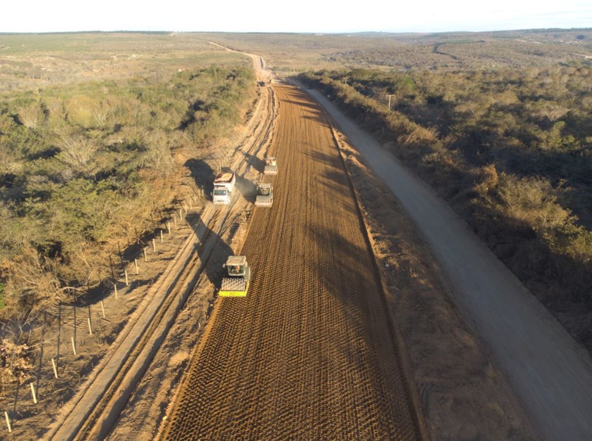 Governo de Minas anuncia R$ 3,3 bilhões em obras rodoviárias para 2025, incluindo ponte sobre o rio São Francisco e recuperação de 5 mil km de estradas.