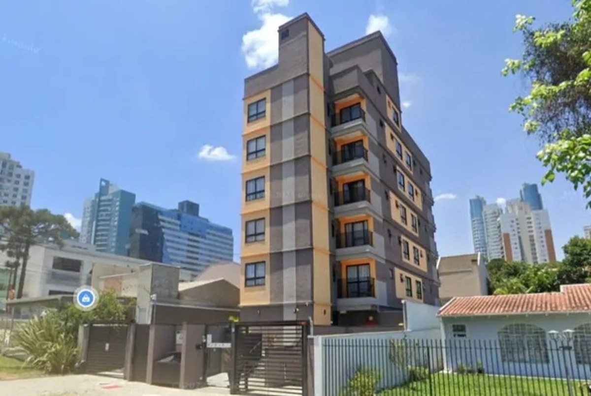 Menor apartamento do Brasil mede 9,8 m² em Curitiba: custa R$ 150 mil, aluguel de R$ 1.200 e condomínio de R$ 400 com internet.