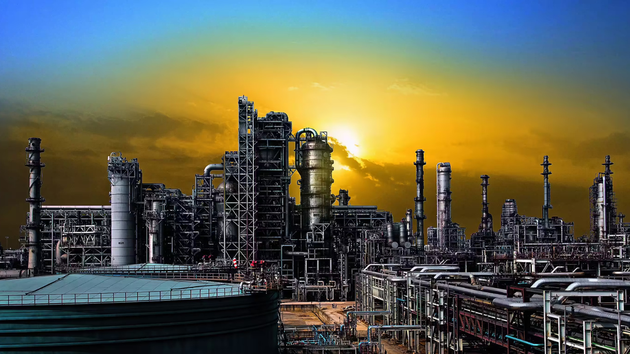 Após sanções da União Europeia, a refinaria indiana Nayara busca novos destinos para o petróleo e derivados, enviando cargas para Brasil, Turquia e Taiwan, e reforçando sua posição no mercado energético. Fonte: Energyworld.com