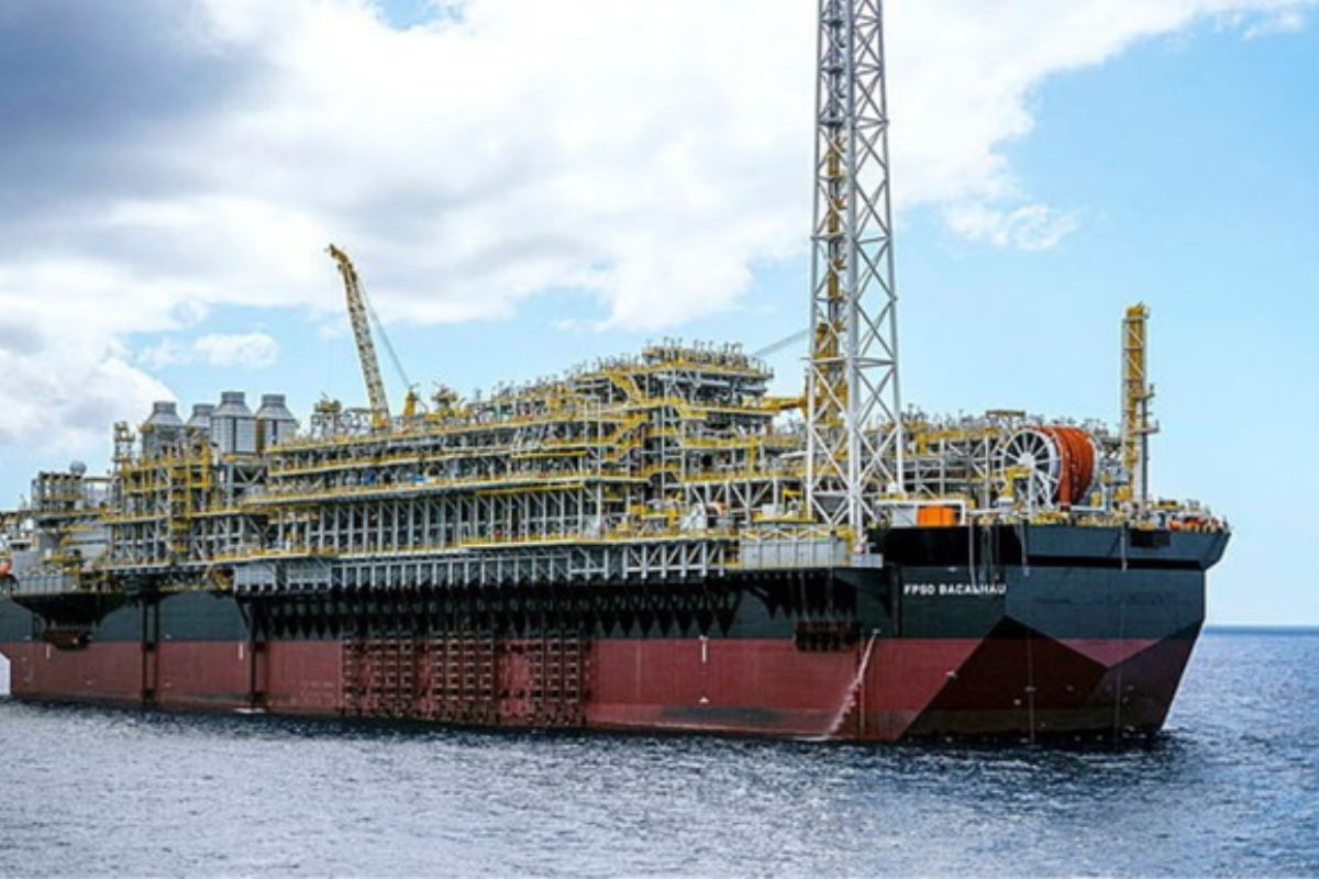 O Campo de Bacalhau, localizado na Bacia de Santos, iniciou oficialmente sua produção no pré-sal, marcando um novo ciclo para o setor energético brasileiro