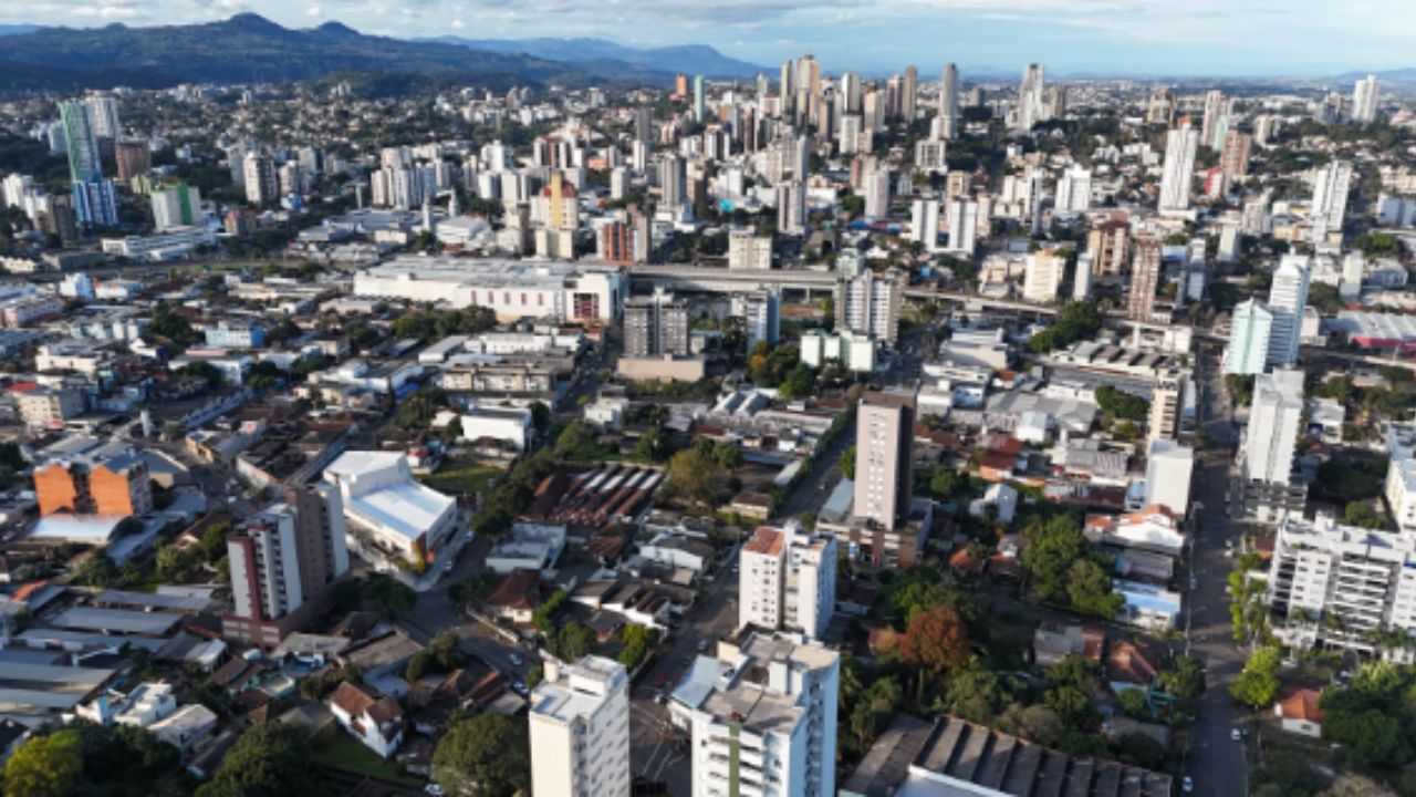 Considerada a "capital nacional do calçado", esta cidade gaúcha tem a economia movida por couro, cheiro de cola nas ruas e uma história de imigrantes alemães sapateiros