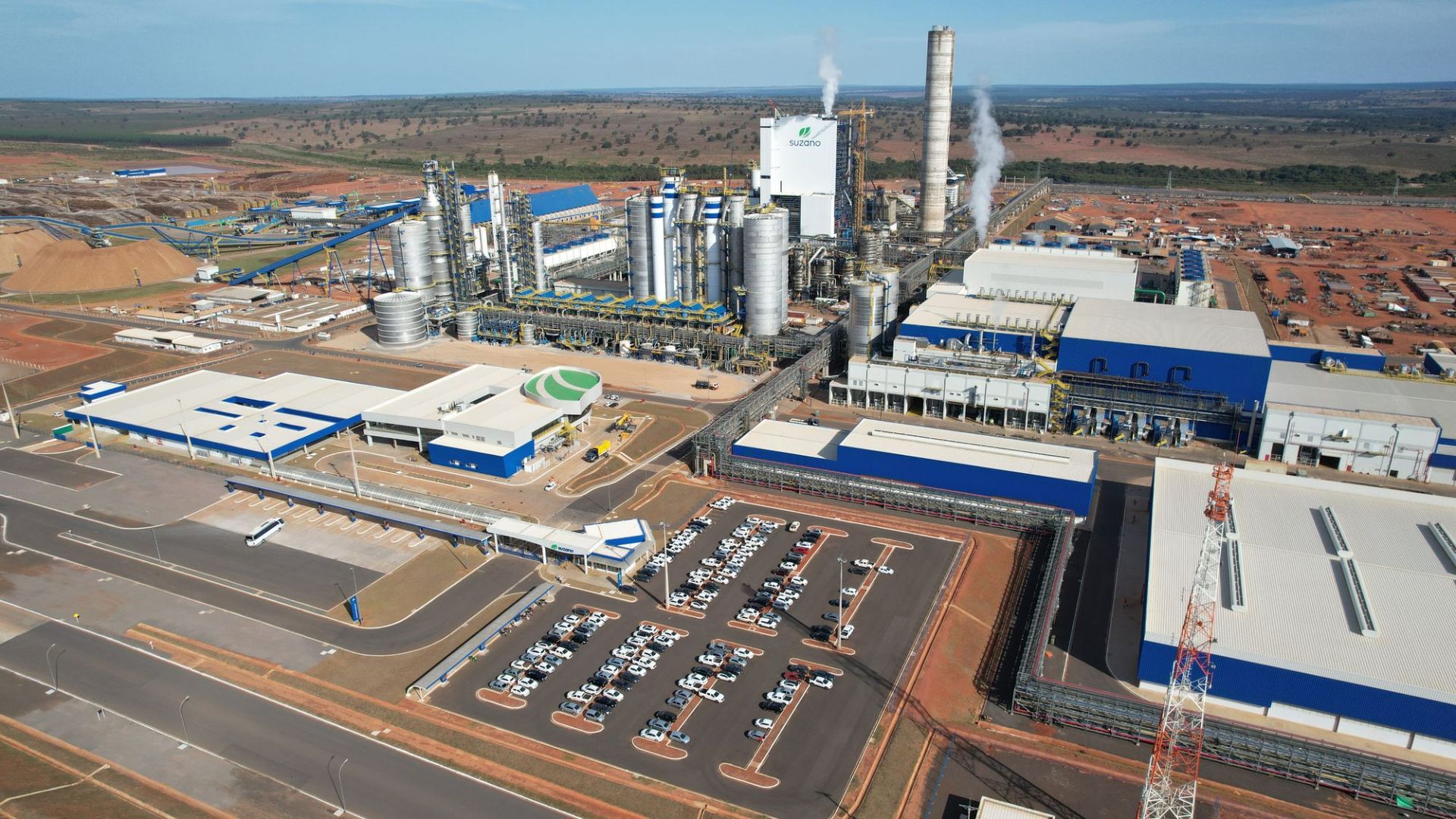 Maior fábrica de celulose do mundo, da Suzano em MS, investe R$ 22,2 bi, produz 2,55 mi t/ano e exporta energia limpa.