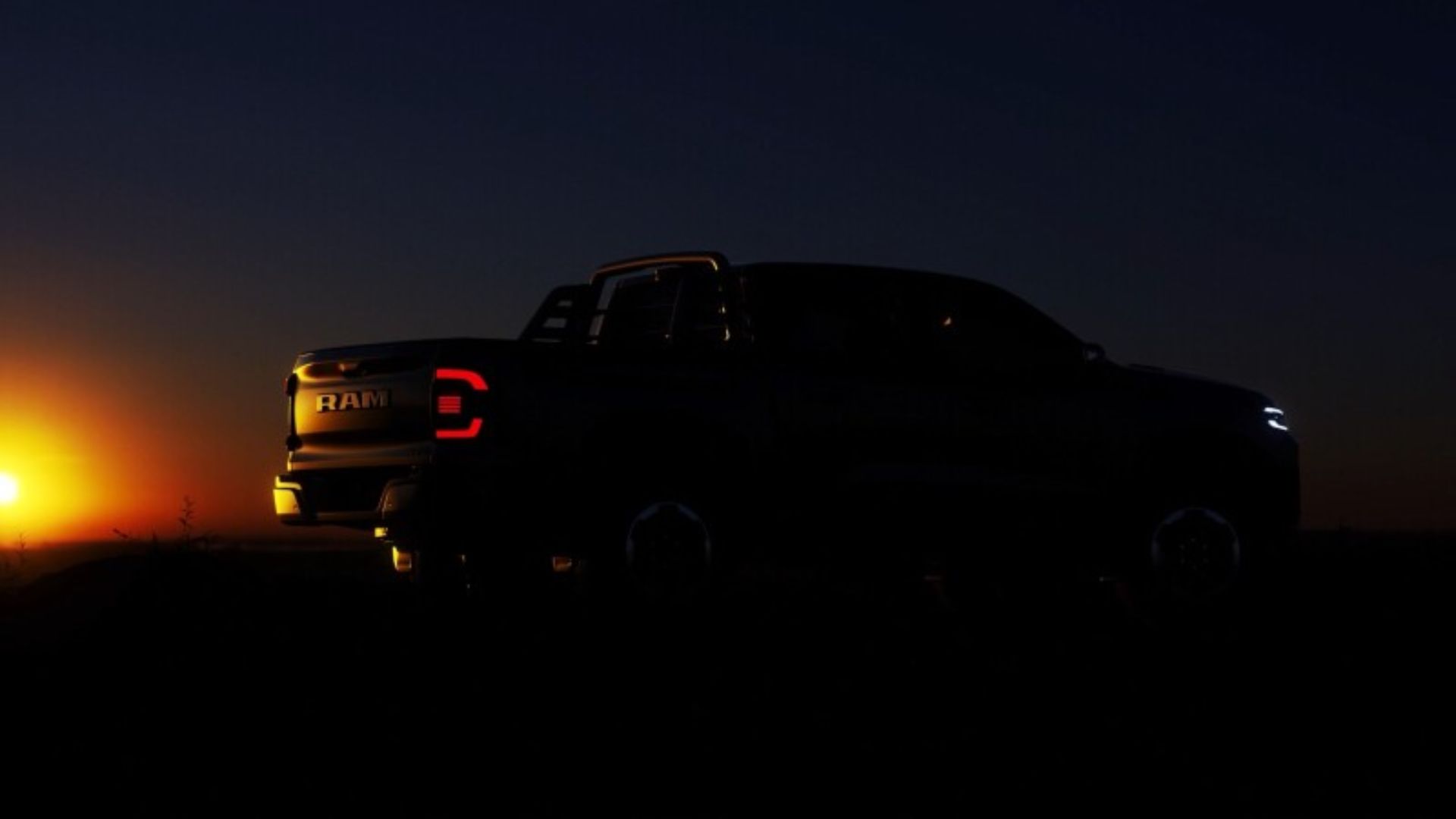 Nova Ram Dakota 2026 estreia com motor de 200 cv, câmbio ZF de 8 marchas e visual robusto para enfrentar Hilux e Ranger.