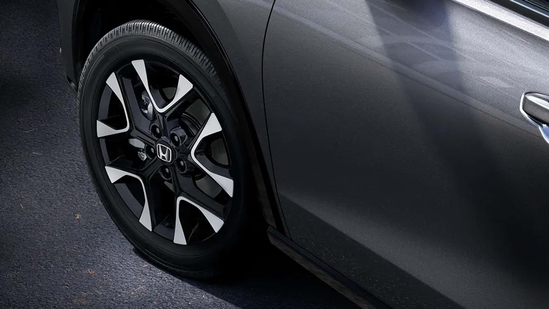 Honda ZR-V 2026 chega ao Brasil com rodas 18”, Android Auto sem fio e motor 2.0 de 161 cv, mantendo o preço de R$ 214.500.