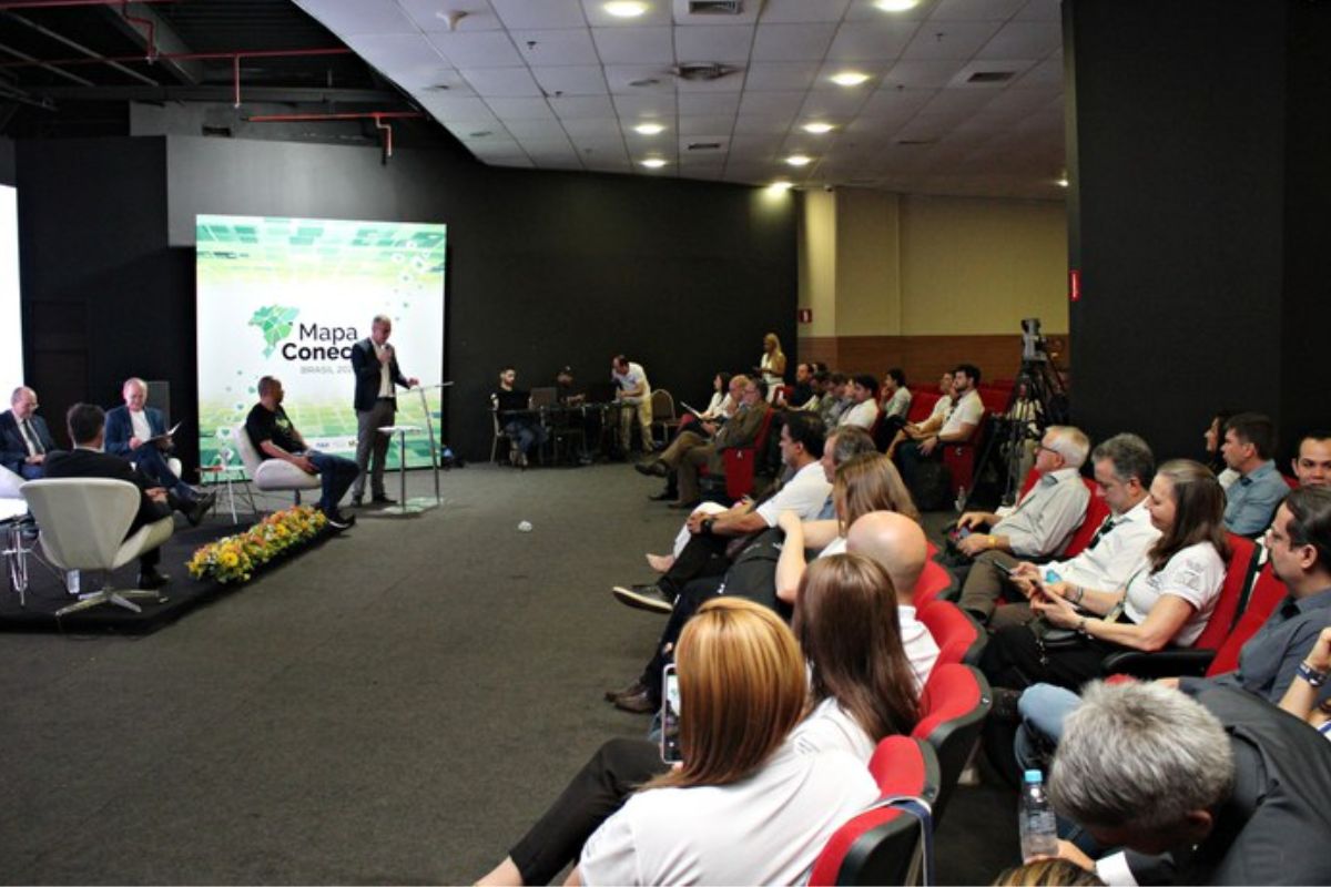 O Mapa Conecta Brasil foi oficialmente lançado em 8 de outubro de 2025, promovendo um encontro inédito entre diferentes setores com foco em inovação agropecuária
