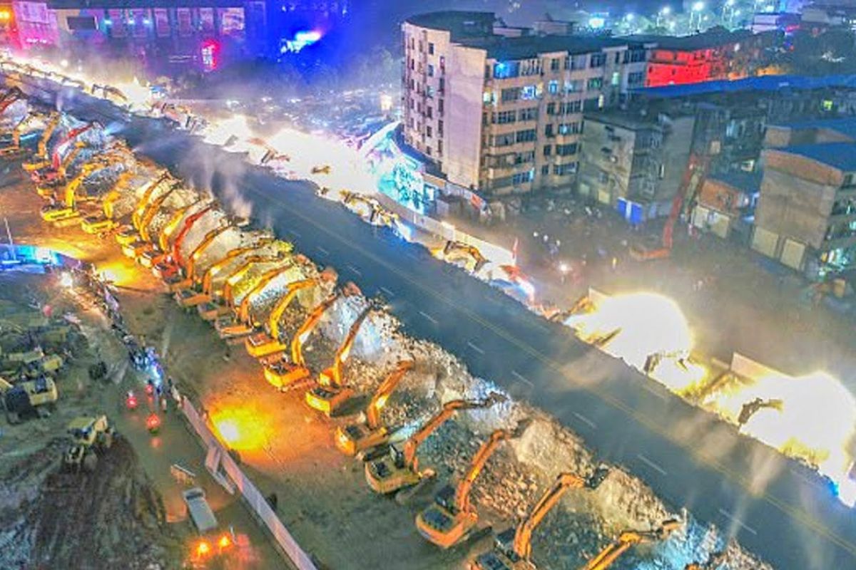 Em Pequim, a reconstrução de uma ponte em apenas 43 horas revela como a China aplica sua engenharia de ponta e consolida sua liderança mundial em infraestrutura.